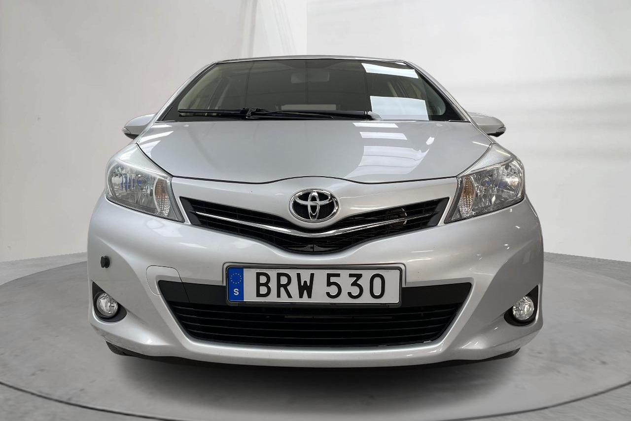 Toyota Yaris 1.33 5dr (100hk) - 75 680 km - Käsitsi - hõbe - 2014