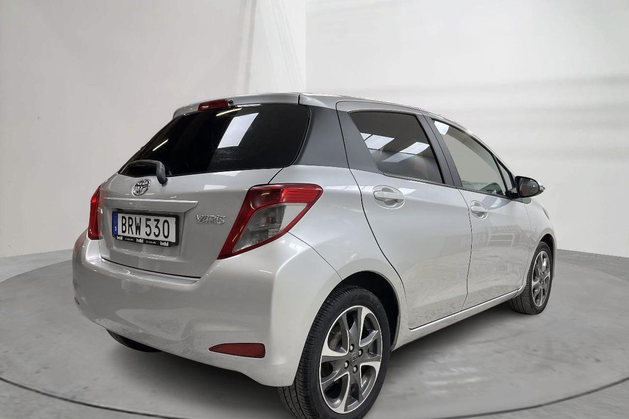 Toyota Yaris 1.33 5dr (100hk) - 75 680 km - Käsitsi - hõbe - 2014