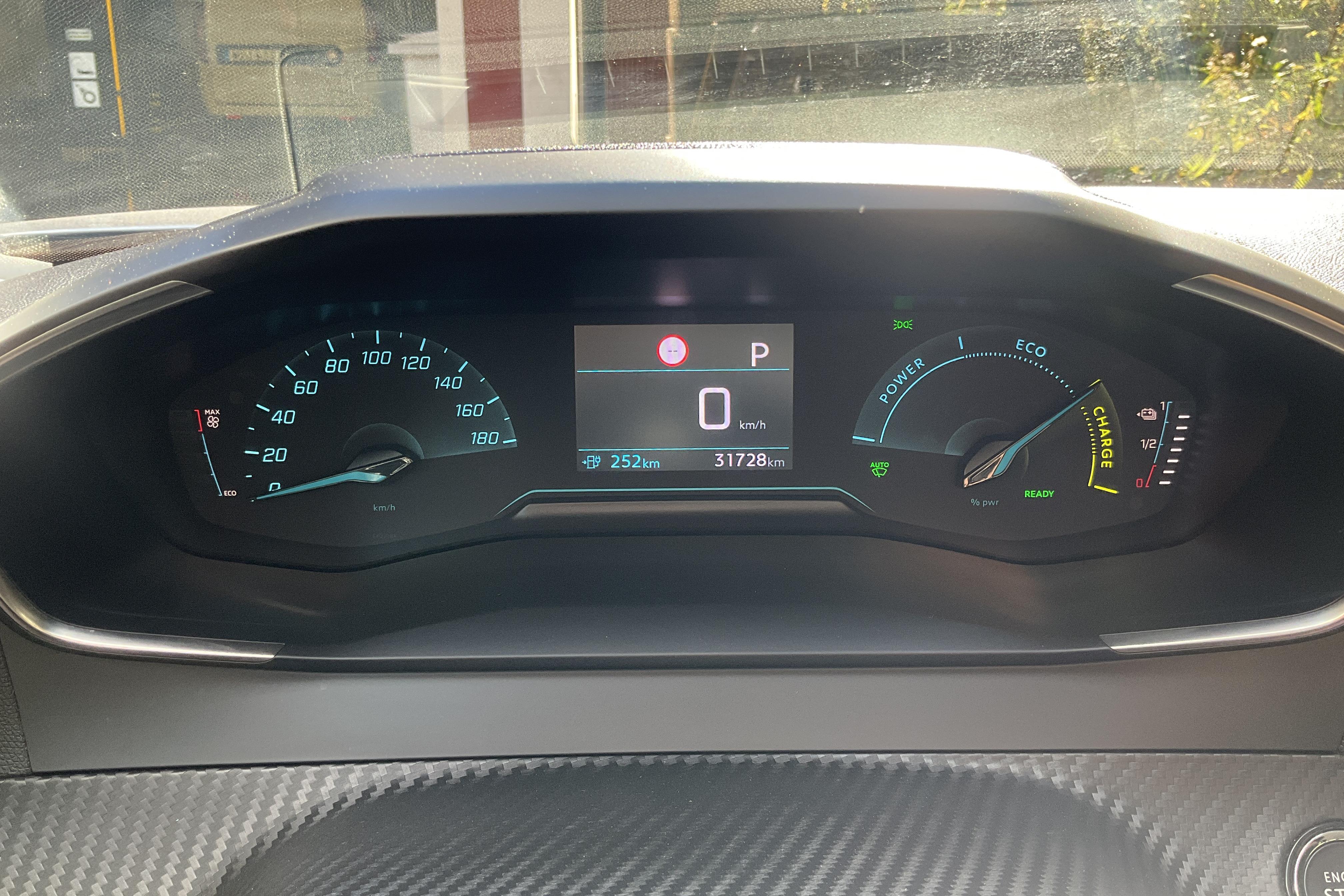 Peugeot e-2008 50 kWh (136hk) - 31 730 km - Automatic - gray - 2022