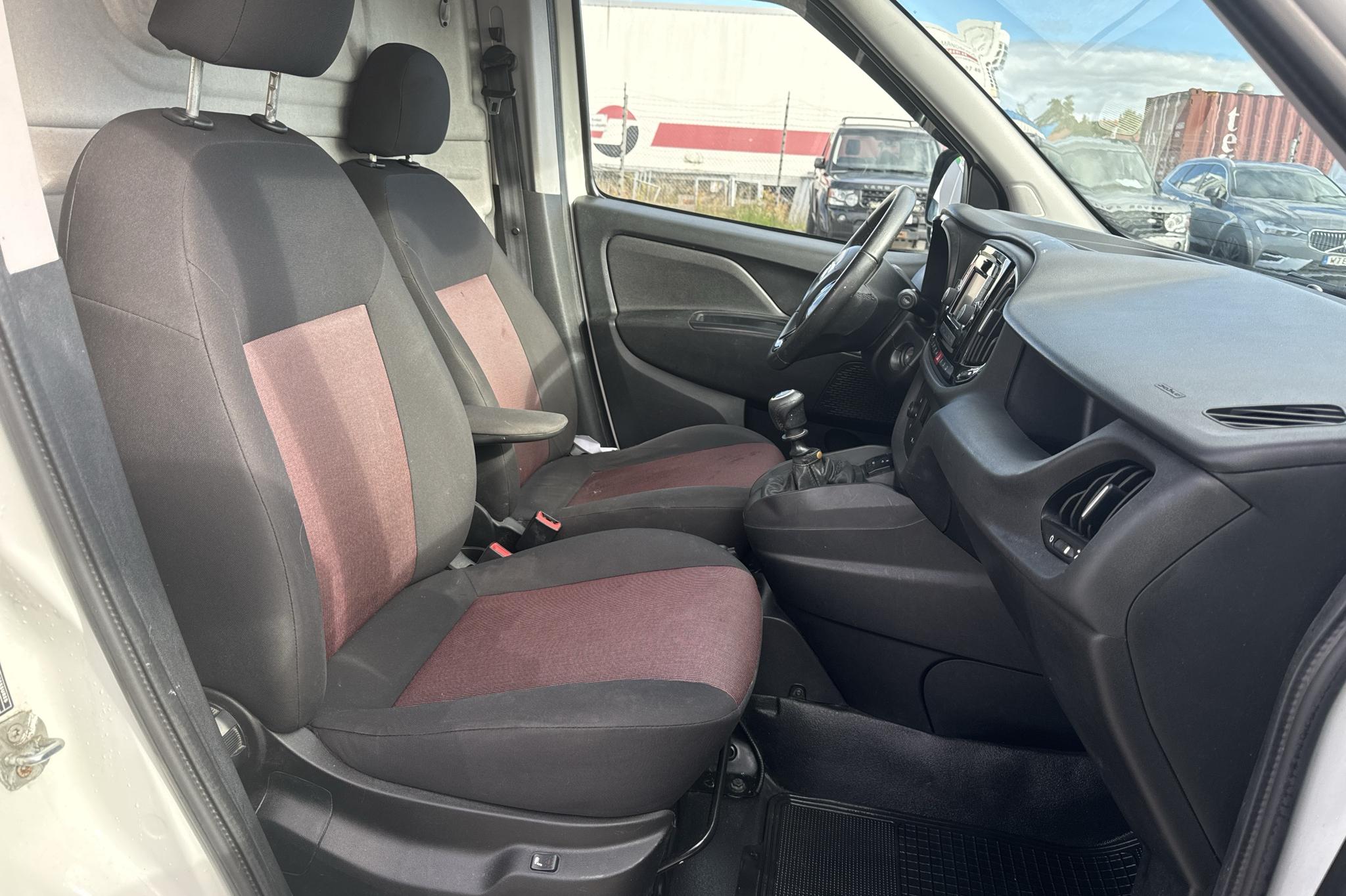 Fiat Doblo Cargo 2.0 (135hk) - 175 340 km - Manualna - biały - 2015