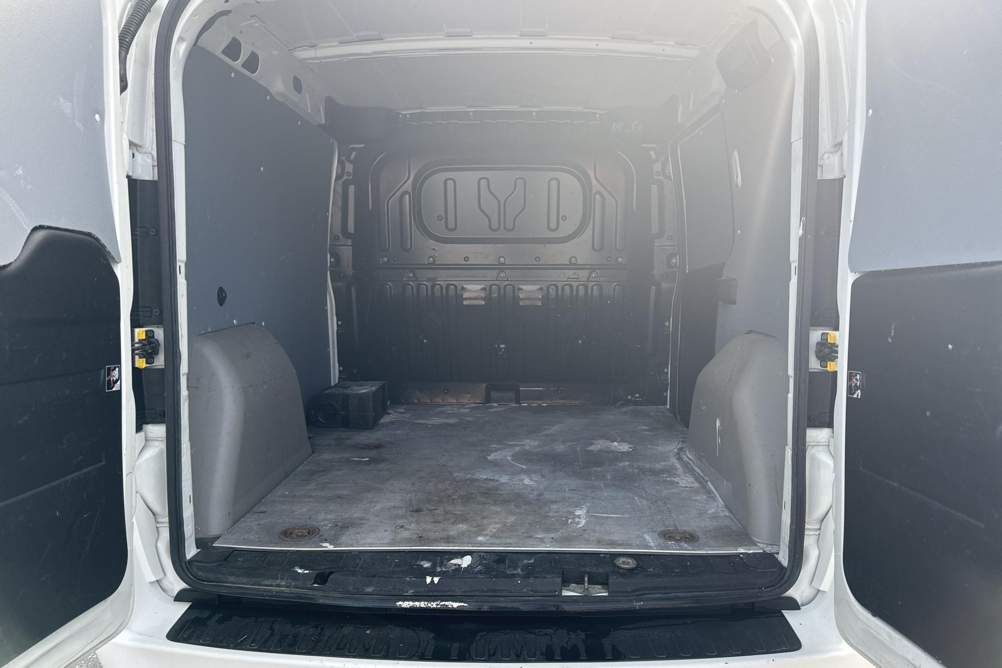 Fiat Doblo Cargo 2.0 (135hk) - 175 340 km - Manuaalinen - valkoinen - 2015