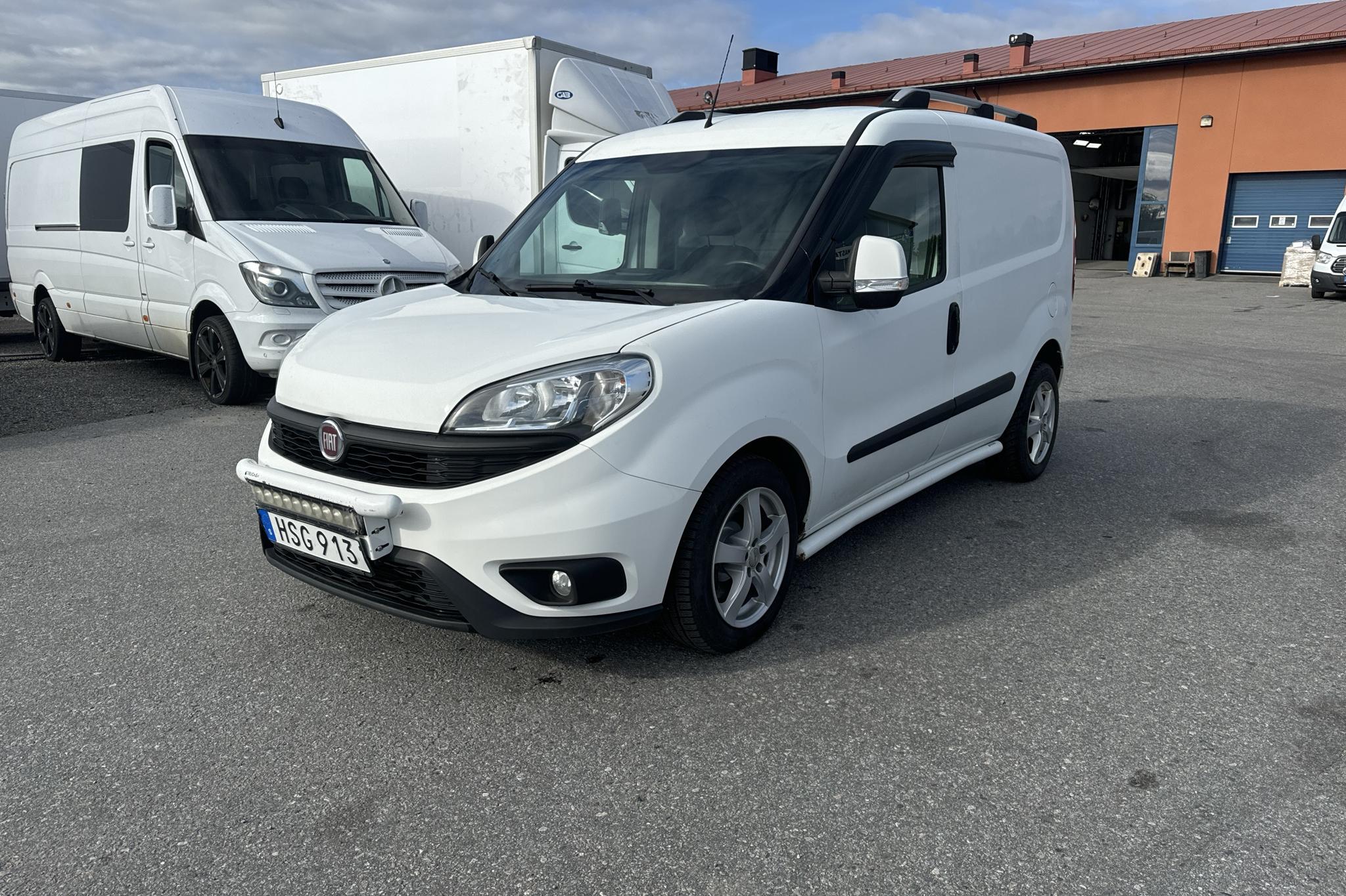 Fiat Doblo Cargo 2.0 (135hk) - 17 534 mil - Manuell - vit - 2015