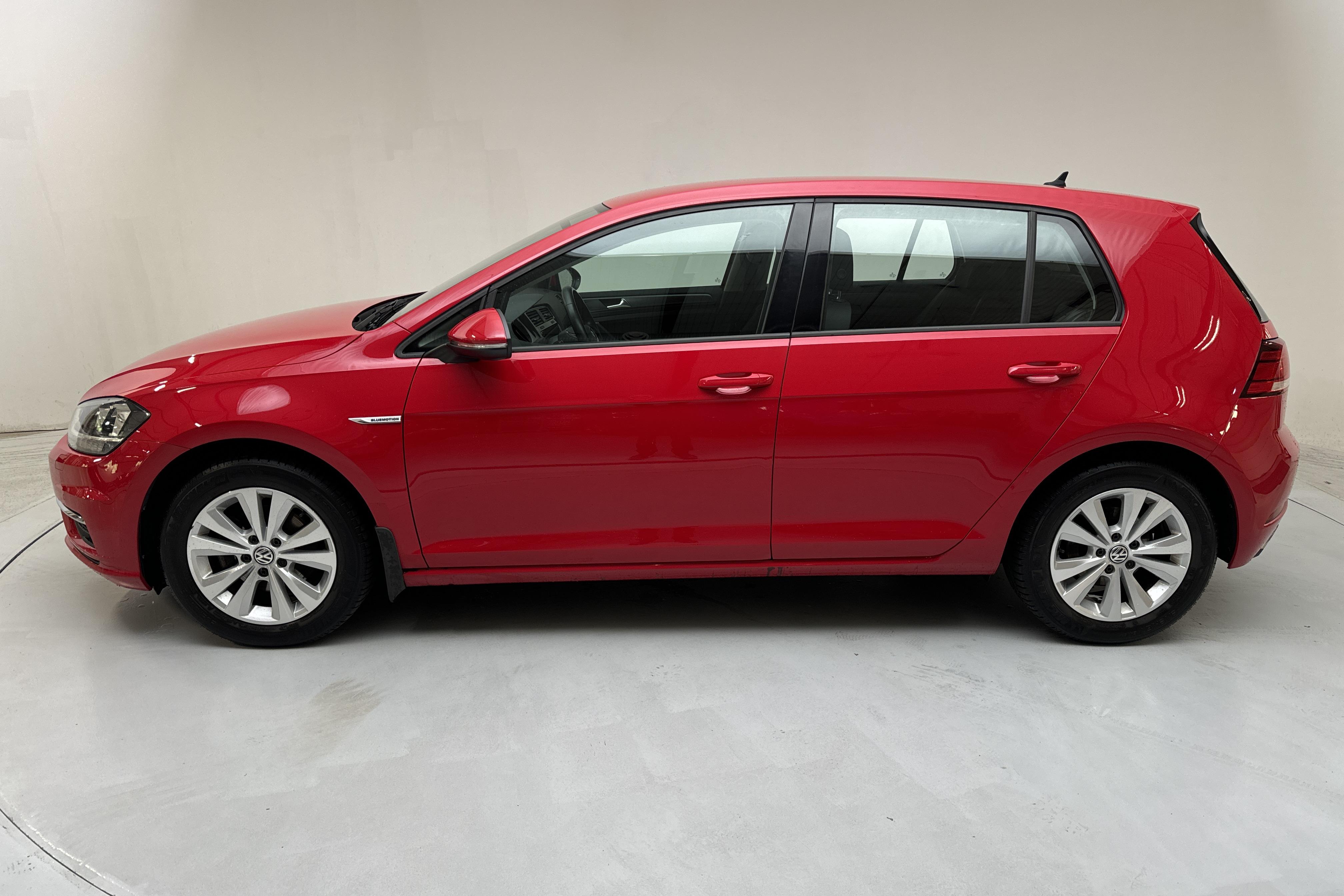 VW Golf VII 1.4 TGI 5dr (110hk) - 27 560 km - Manualna - czerwony - 2018