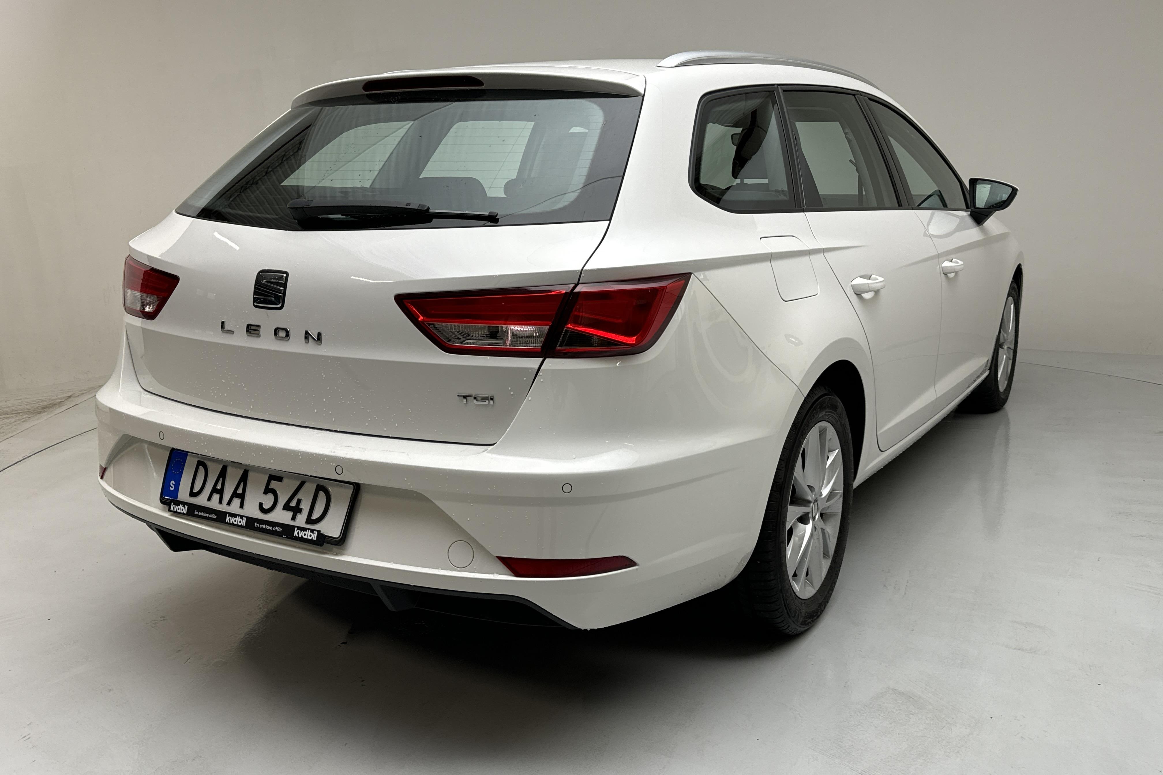 Seat Leon 1.5 TGI ST (130hk) - 44 000 km - Automatyczna - biały - 2020