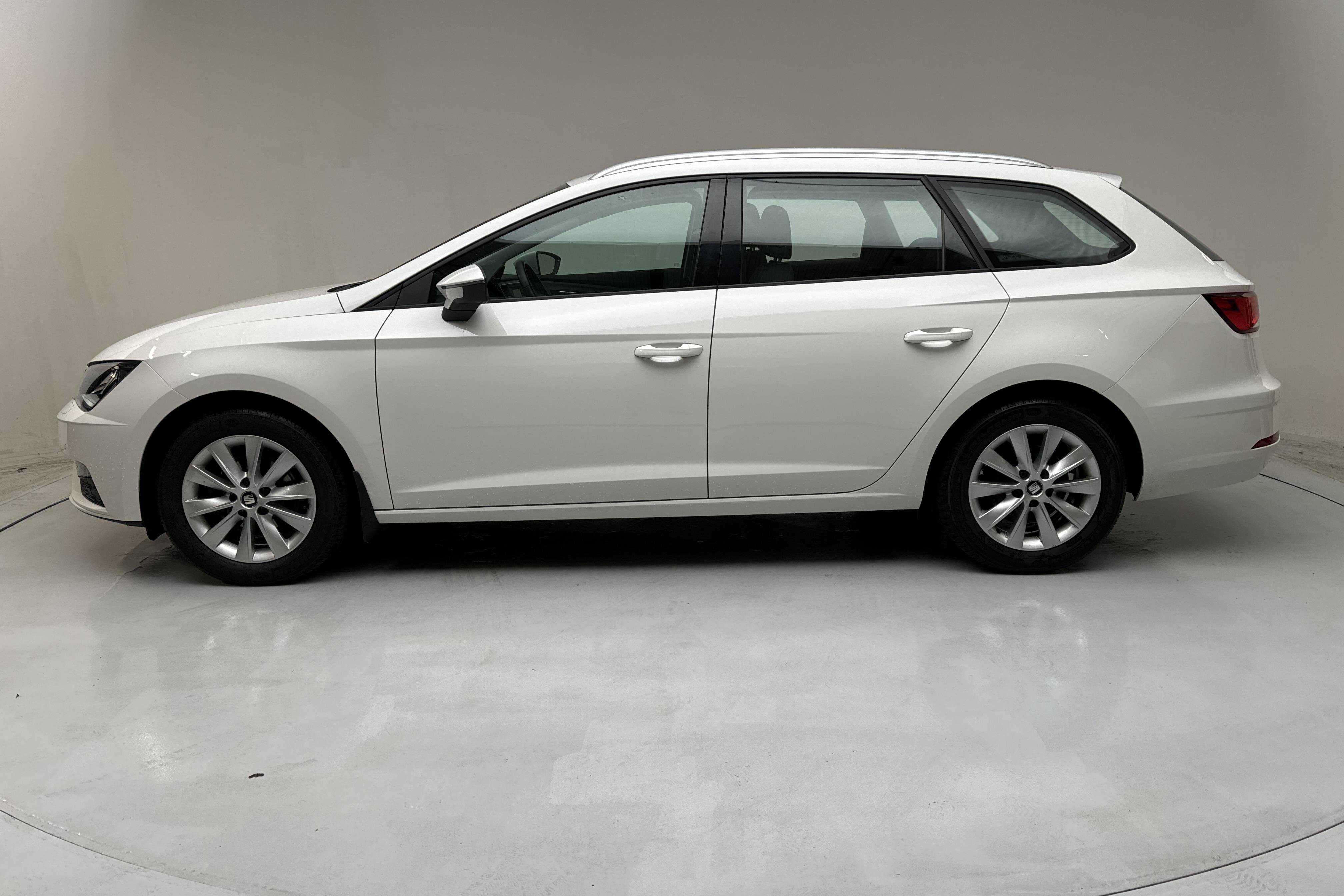 Seat Leon 1.5 TGI ST (130hk) - 44 000 km - Automatyczna - biały - 2020