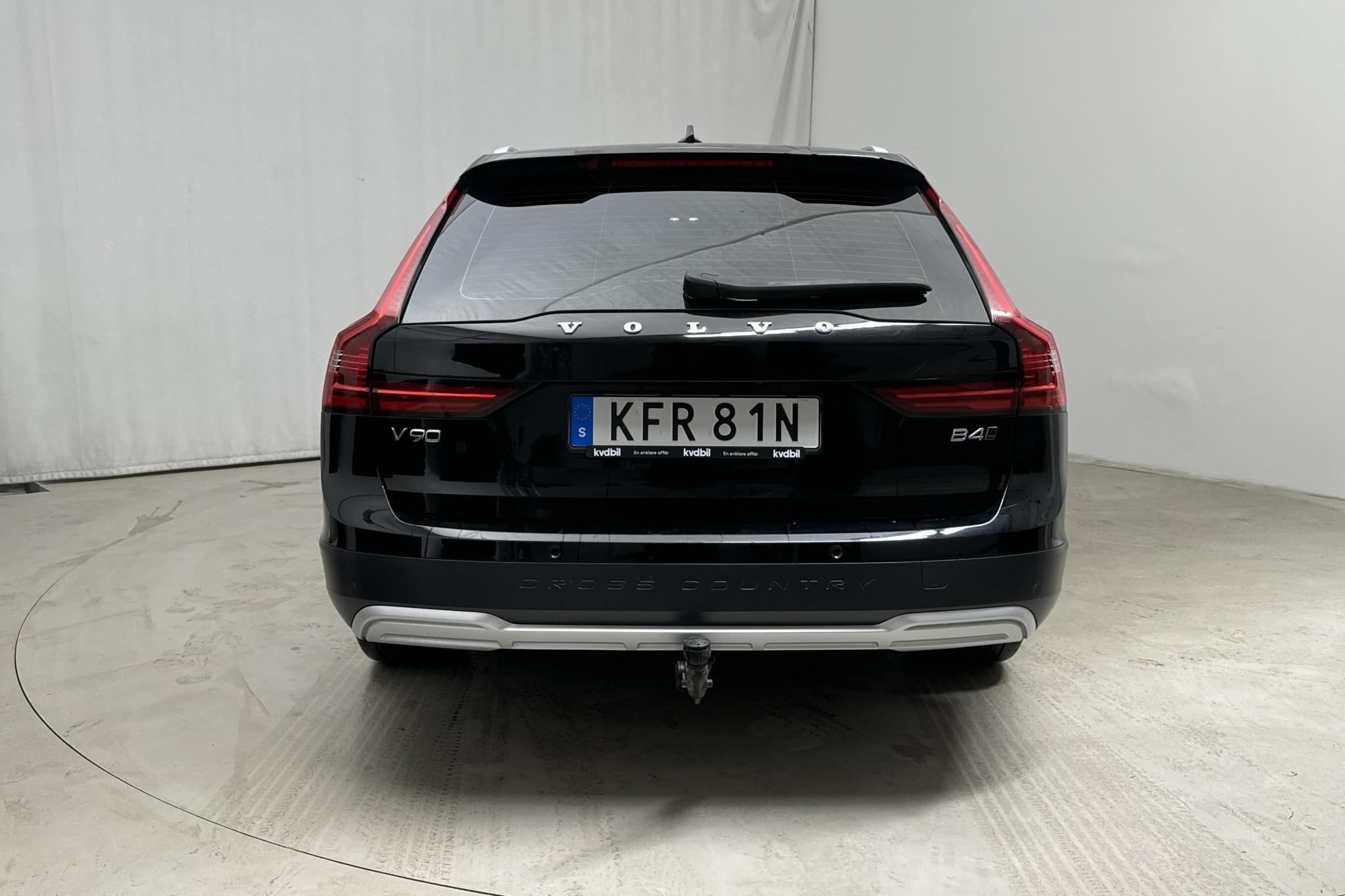 Volvo V90 B4 Cross Country AWD Mildhybrid, Diesel (197hk) - 107 010 km - Automatyczna - czarny - 2022