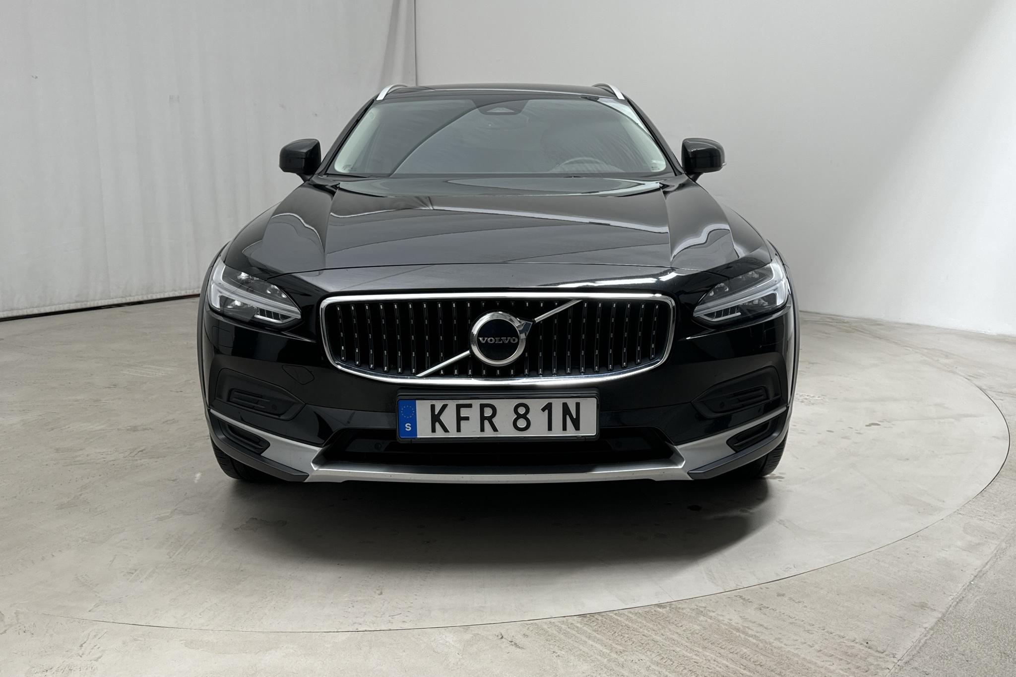 Volvo V90 B4 Cross Country AWD Mildhybrid, Diesel (197hk) - 107 010 km - Automaatne - must - 2022