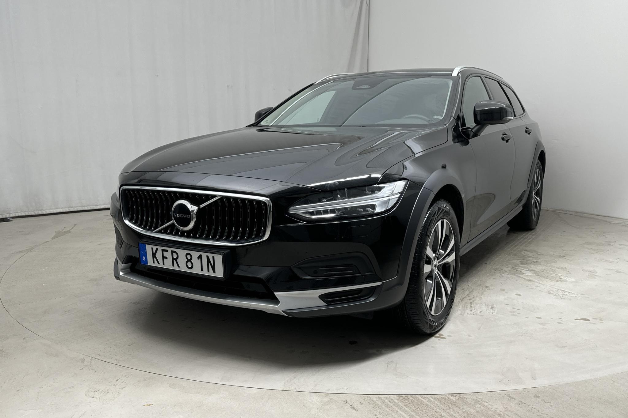 Volvo V90 B4 Cross Country AWD Mildhybrid, Diesel (197hk) - 10 701 mil - Automat - svart - 2022