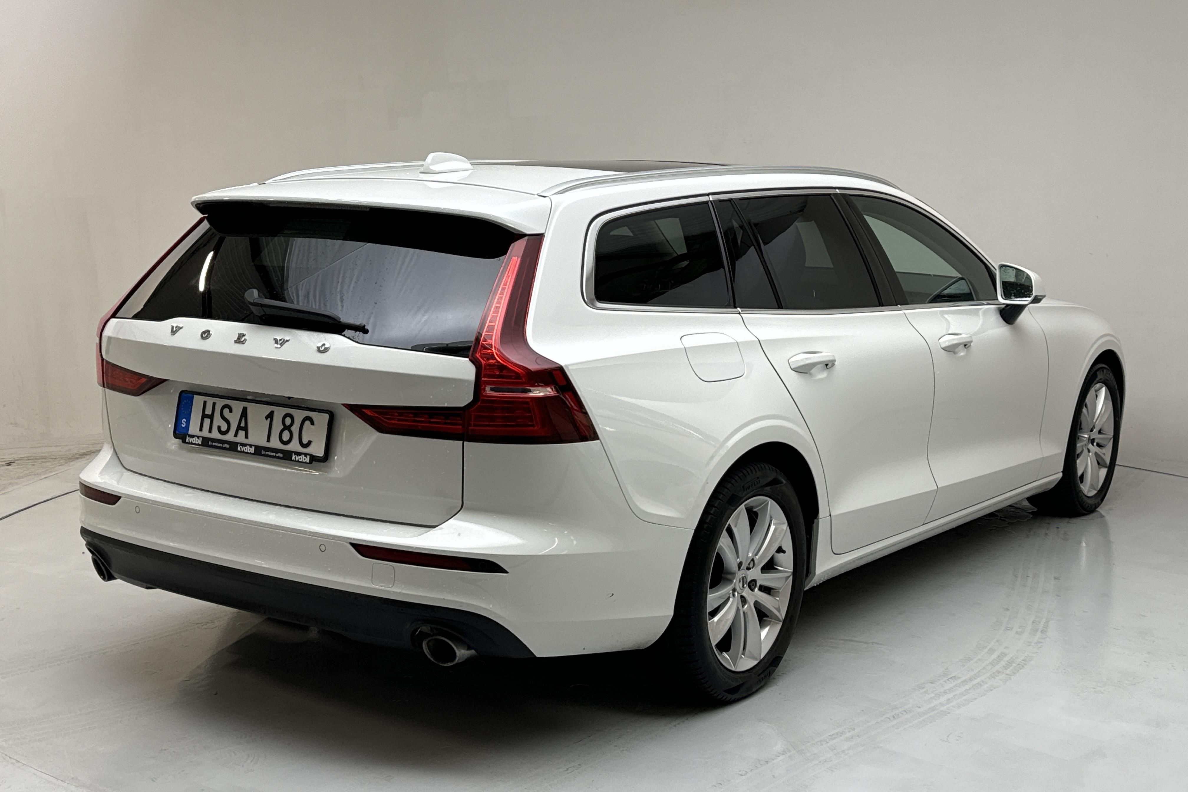 Volvo V60 B4 Mildhybrid, Diesel (197hk) - 8 580 mil - Automat - vit - 2021