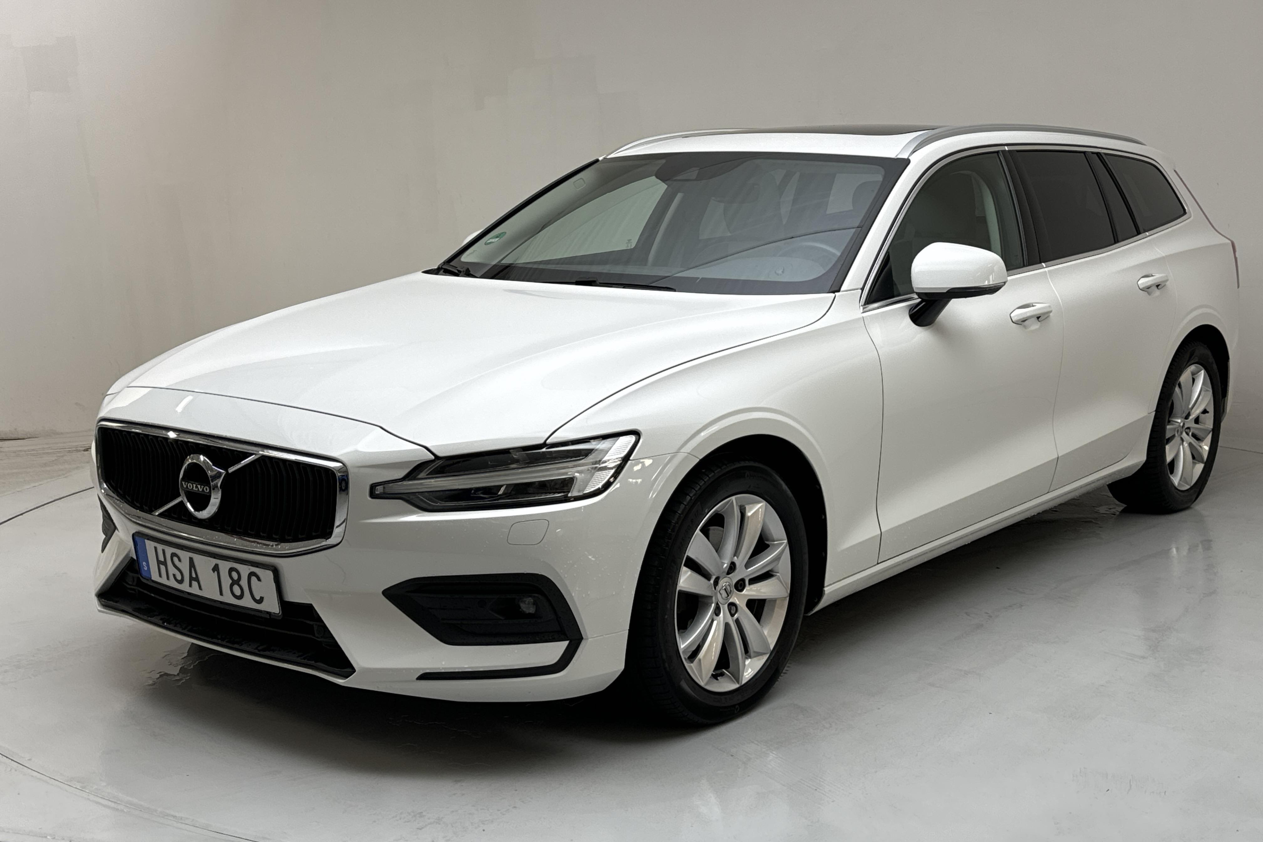 Volvo V60 B4 Mildhybrid, Diesel (197hk) - 85 800 km - Automatic - white - 2021