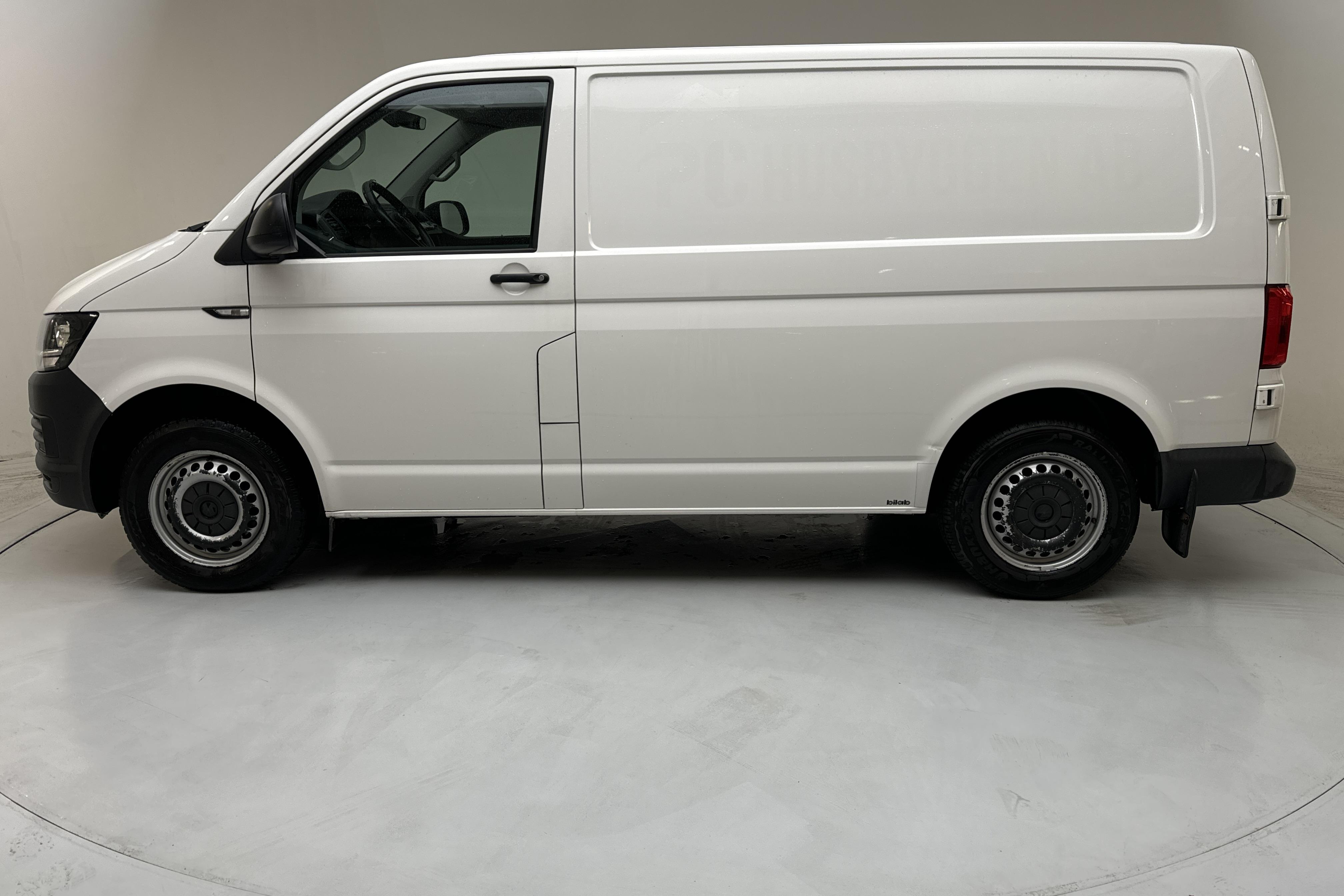 VW Transporter T6 2.0 TDI BMT Skåp (102hk) - 117 810 km - Manuaalinen - valkoinen - 2018