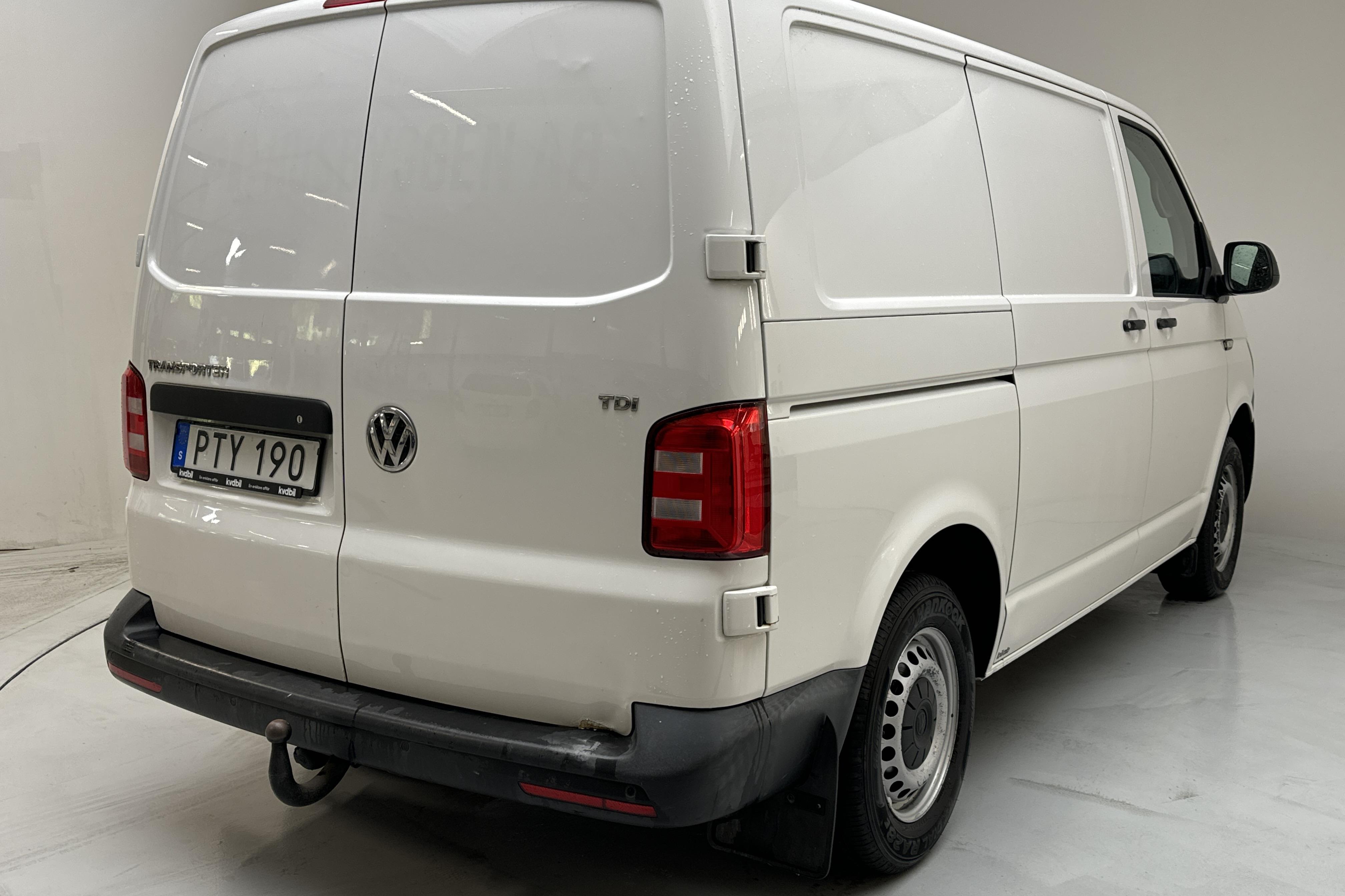 VW Transporter T6 2.0 TDI BMT Skåp (102hk) - 117 810 km - Manuaalinen - valkoinen - 2018