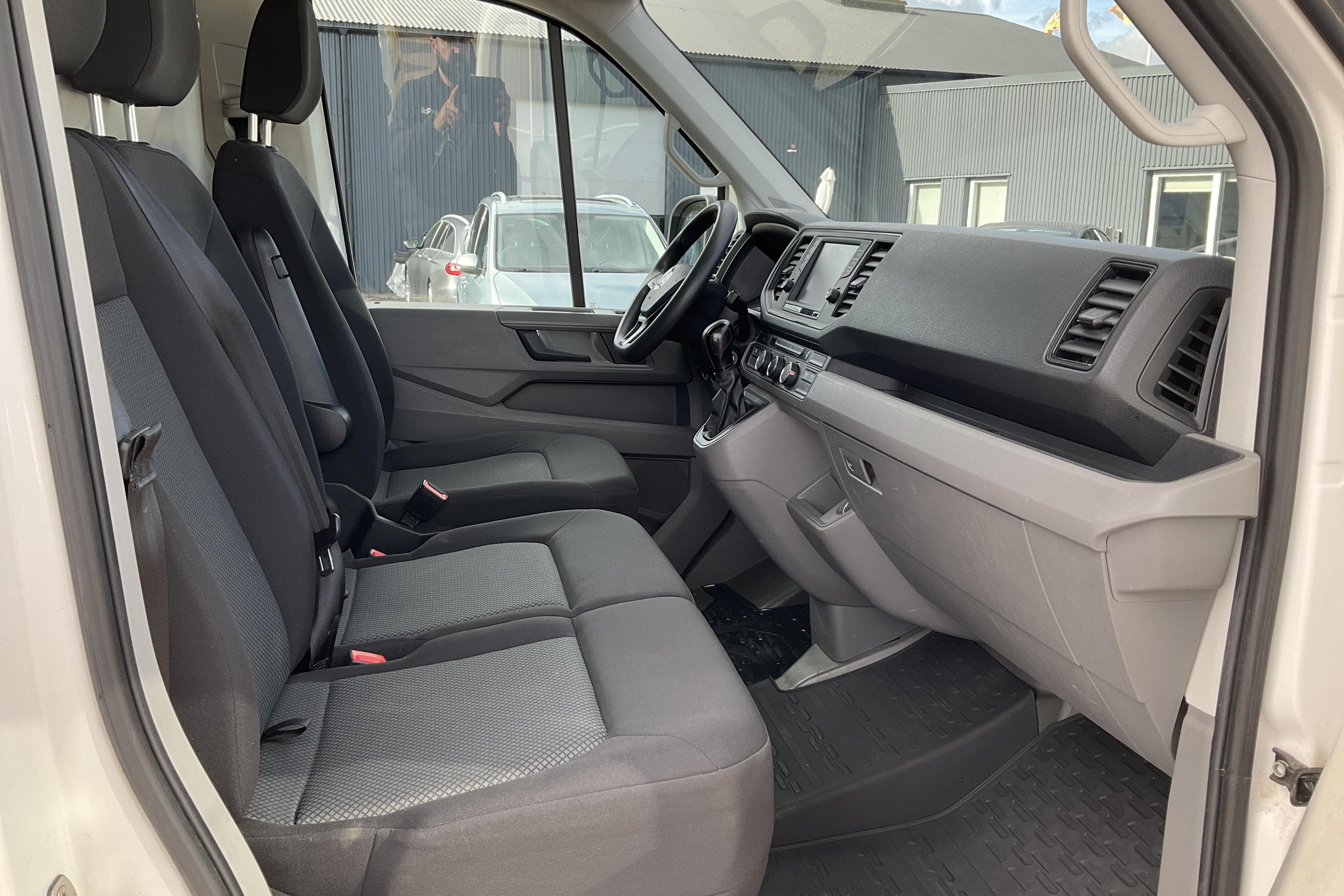 VW Crafter 35 2.0 TDI Skåp (177hk) - 21 041 mil - Automat - vit - 2017