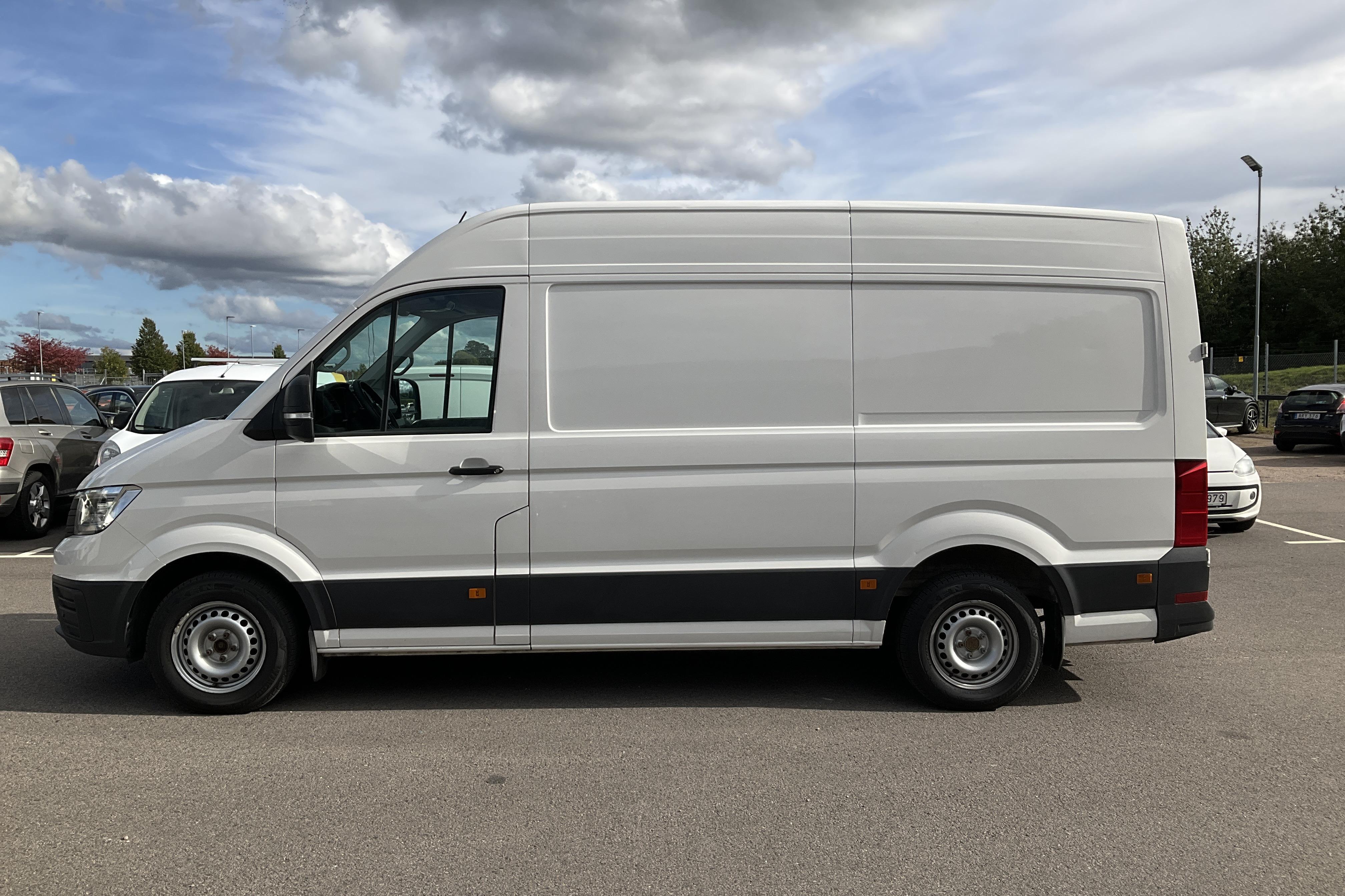 VW Crafter 35 2.0 TDI Skåp (177hk) - 21 041 mil - Automat - vit - 2017