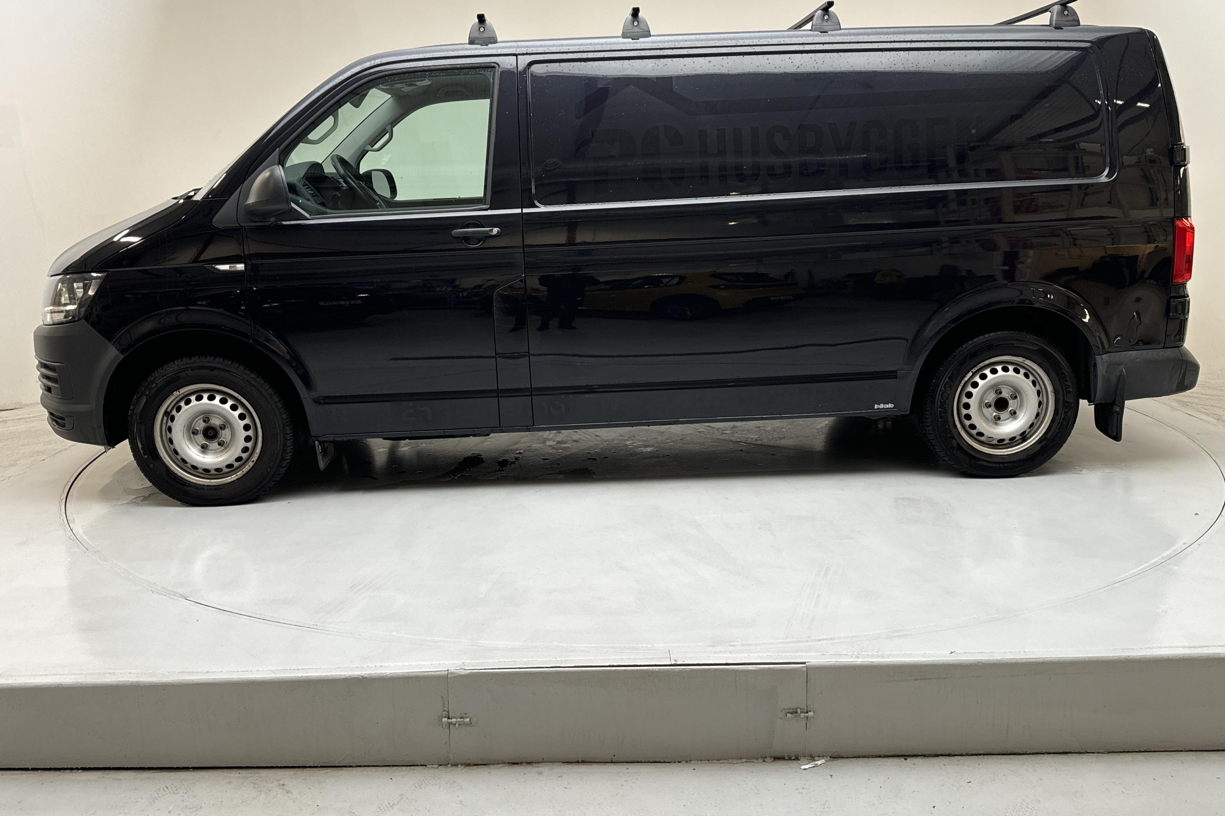 VW Transporter T6 2.0 TDI BMT Skåp (102hk) - 166 090 km - Manual - black - 2016