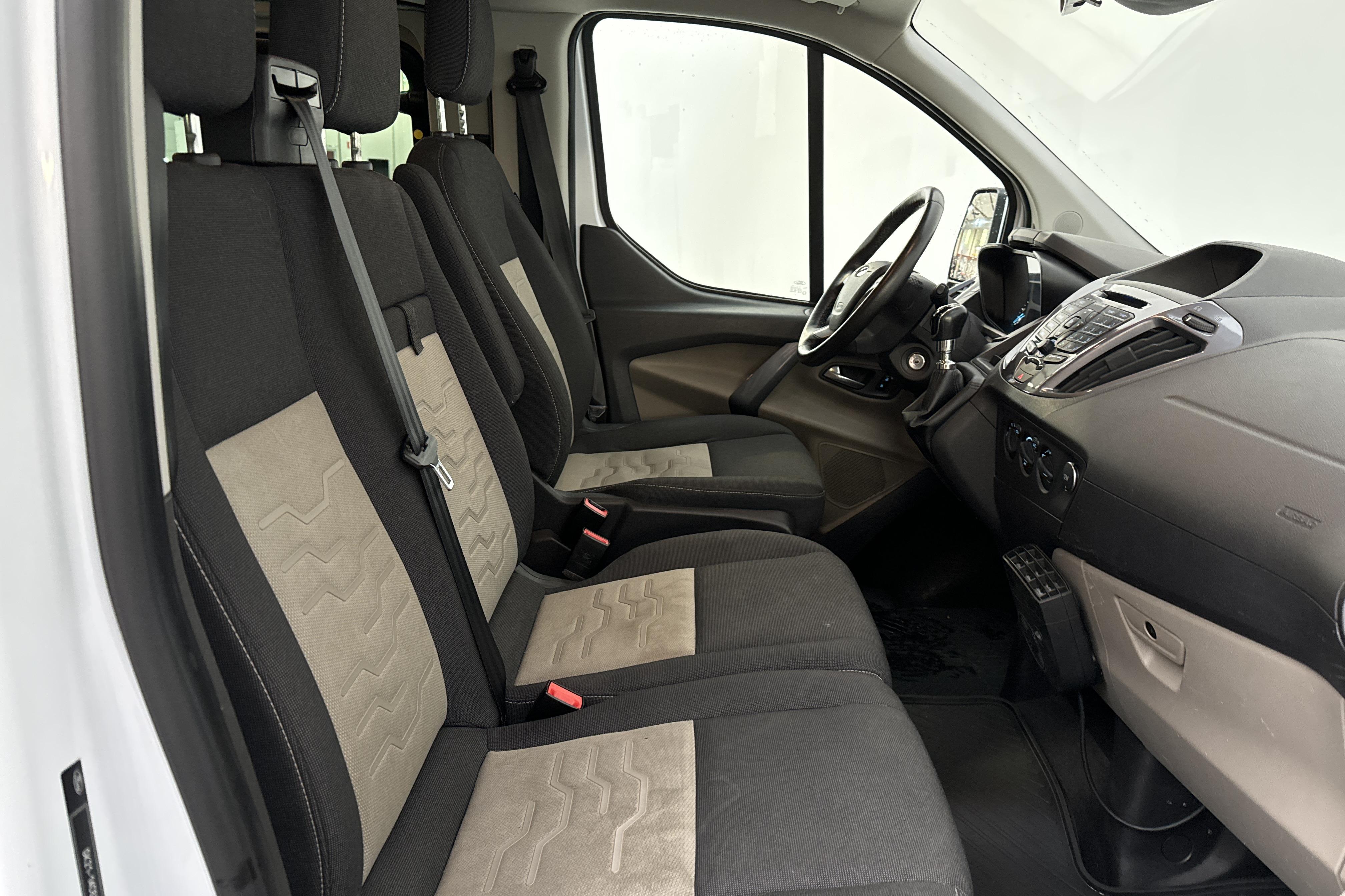 Ford Tourneo Custom 310 (130hk) - 70 650 km - Käsitsi - valge - 2016