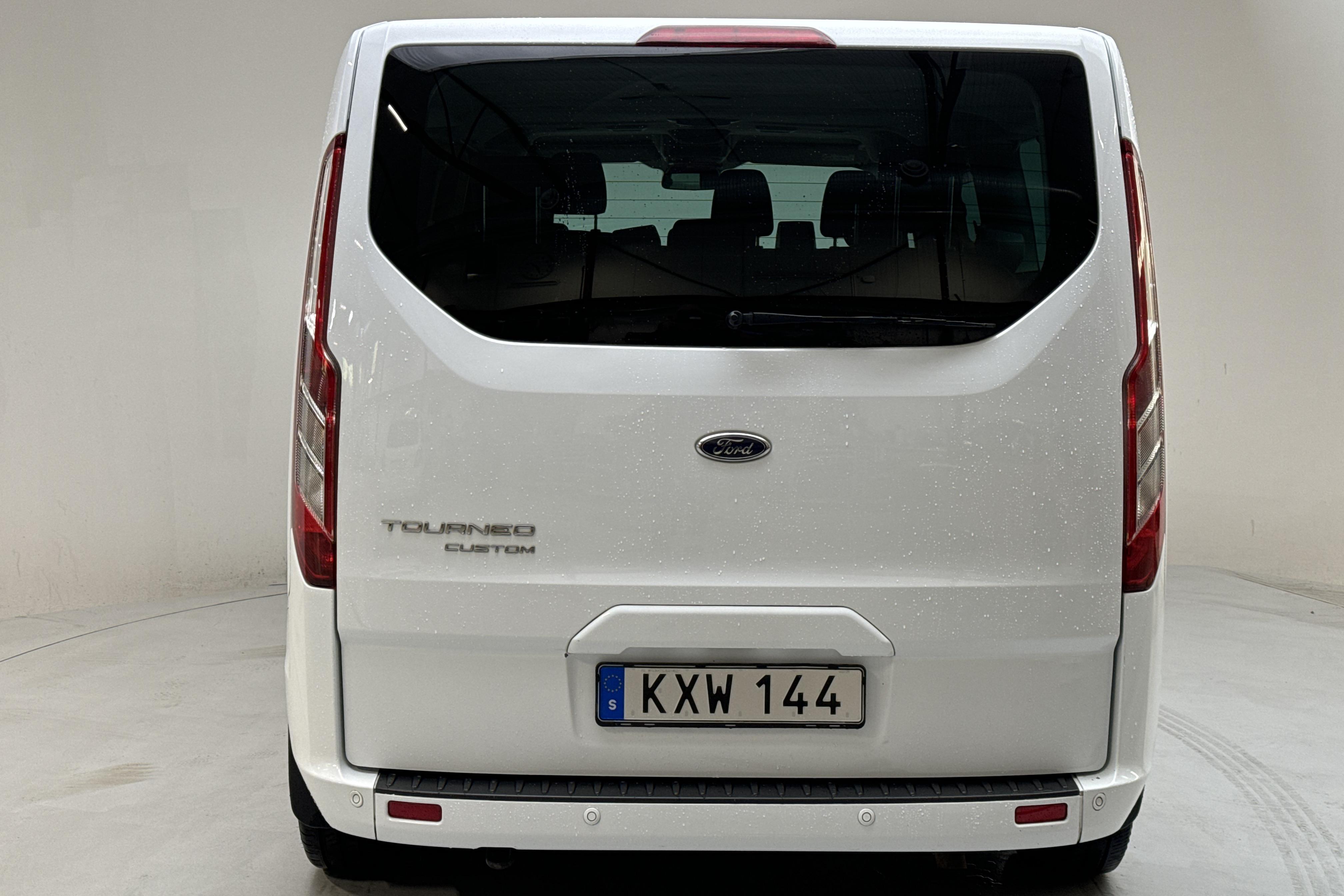 Ford Tourneo Custom 310 (130hk) - 70 650 km - Manualna - biały - 2016