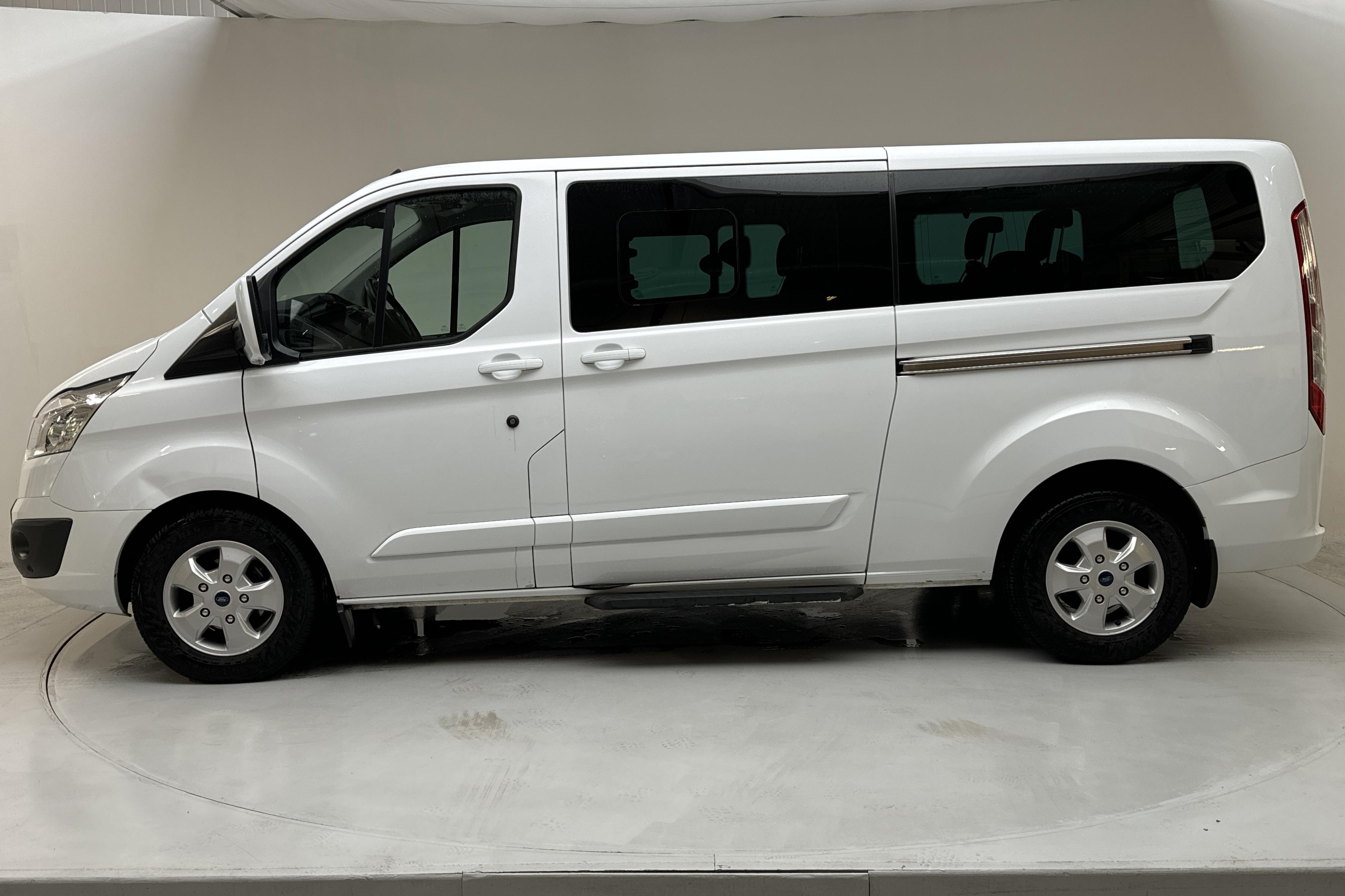 Ford Tourneo Custom 310 (130hk) - 70 650 km - Käsitsi - valge - 2016