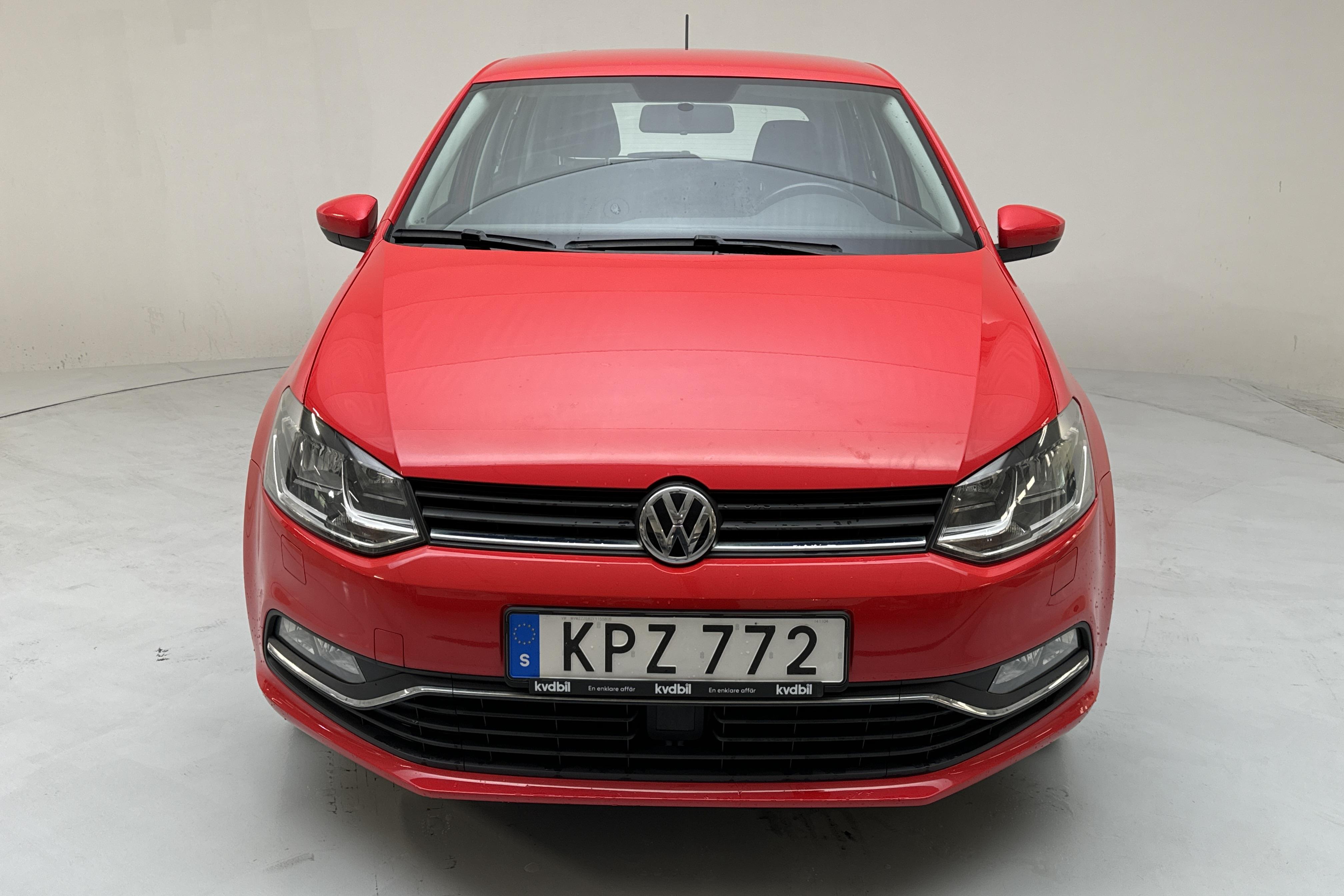 VW Polo 1.2 TSI 5dr (90hk) - 70 020 km - Manualna - czerwony - 2015