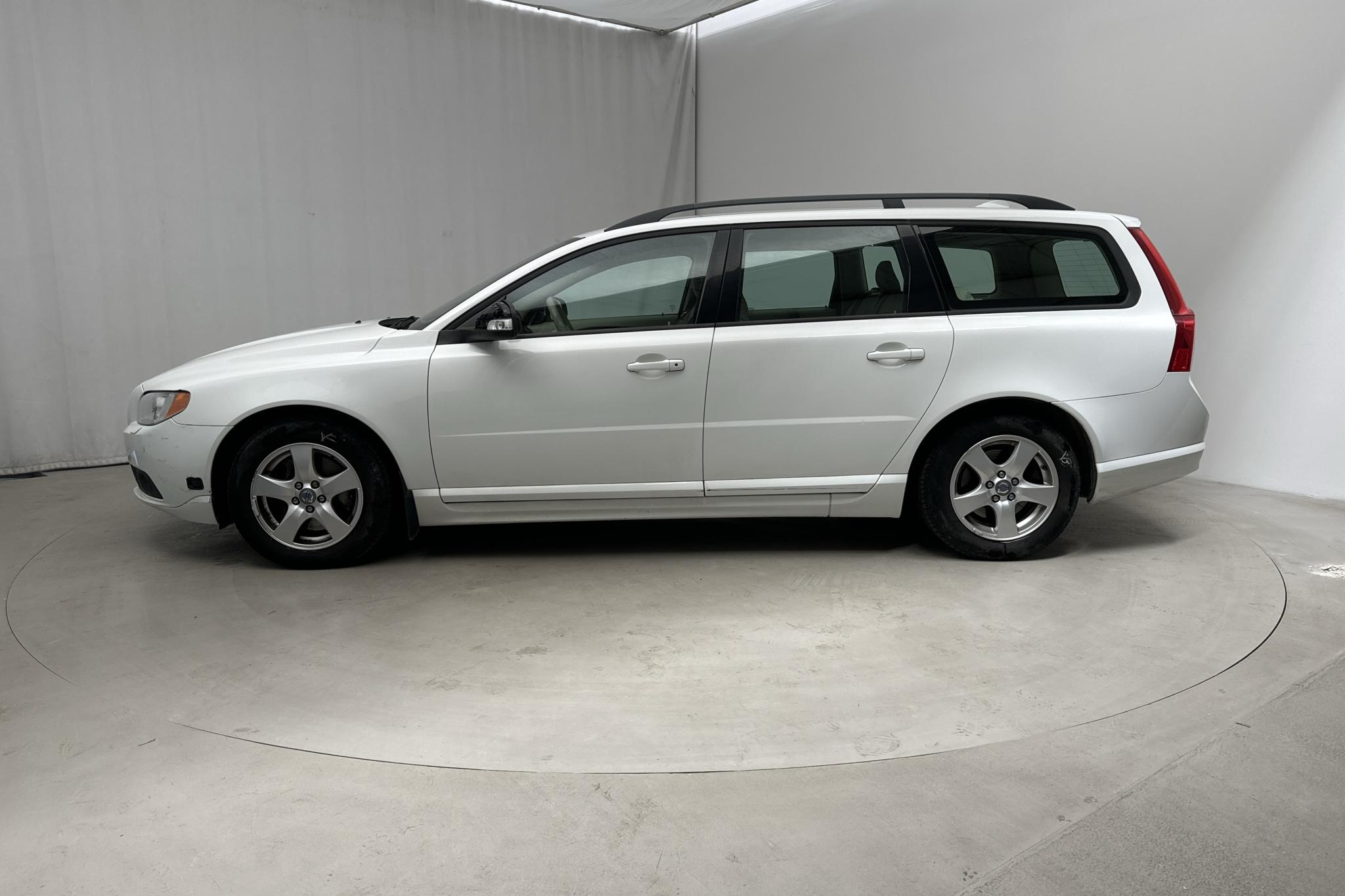 Volvo V70 II 2.5FT (200hk) - 107 340 km - Automatyczna - biały - 2009