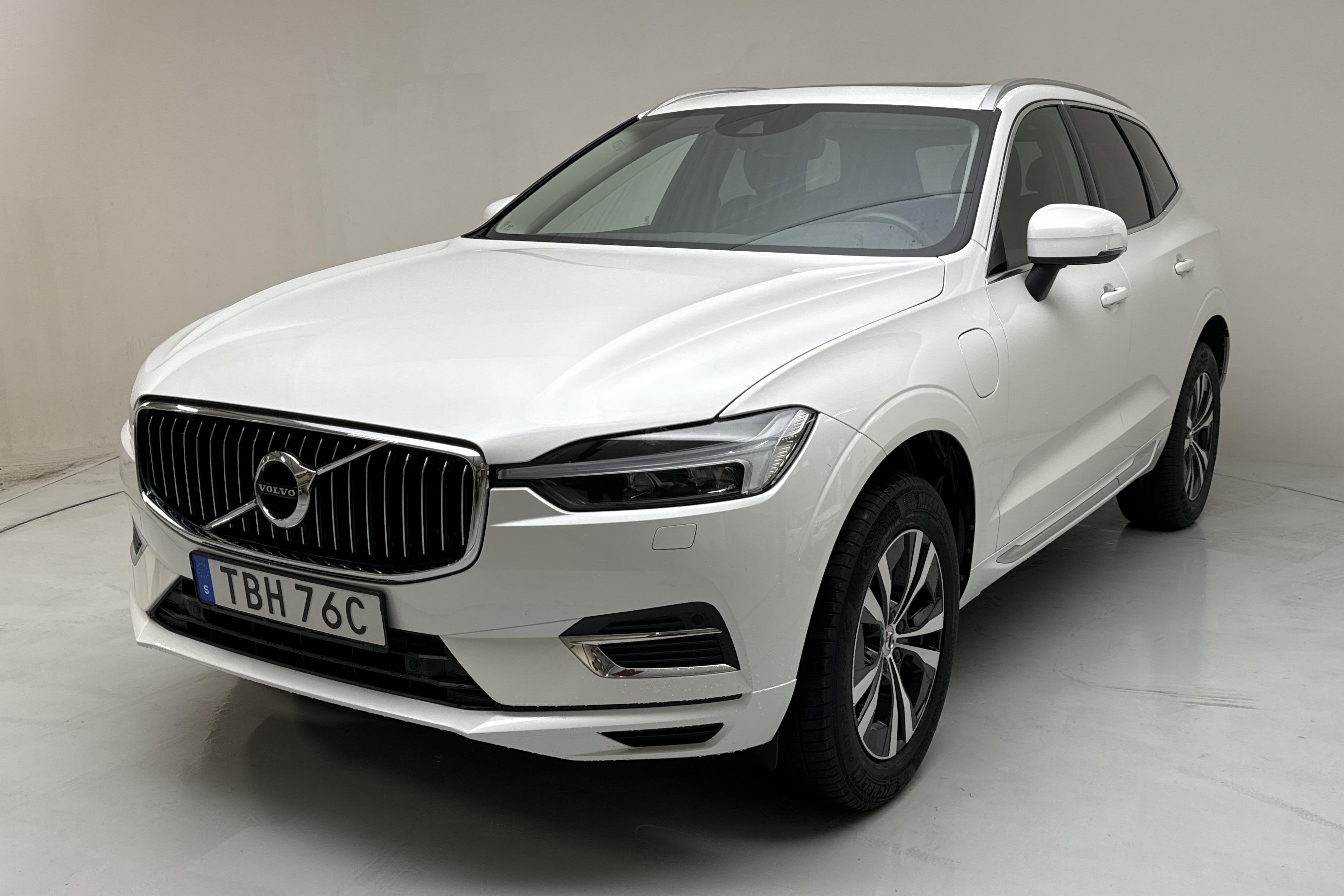 Volvo XC60 T6 AWD Recharge (340hk) - 64 560 km - Automatic - white - 2021