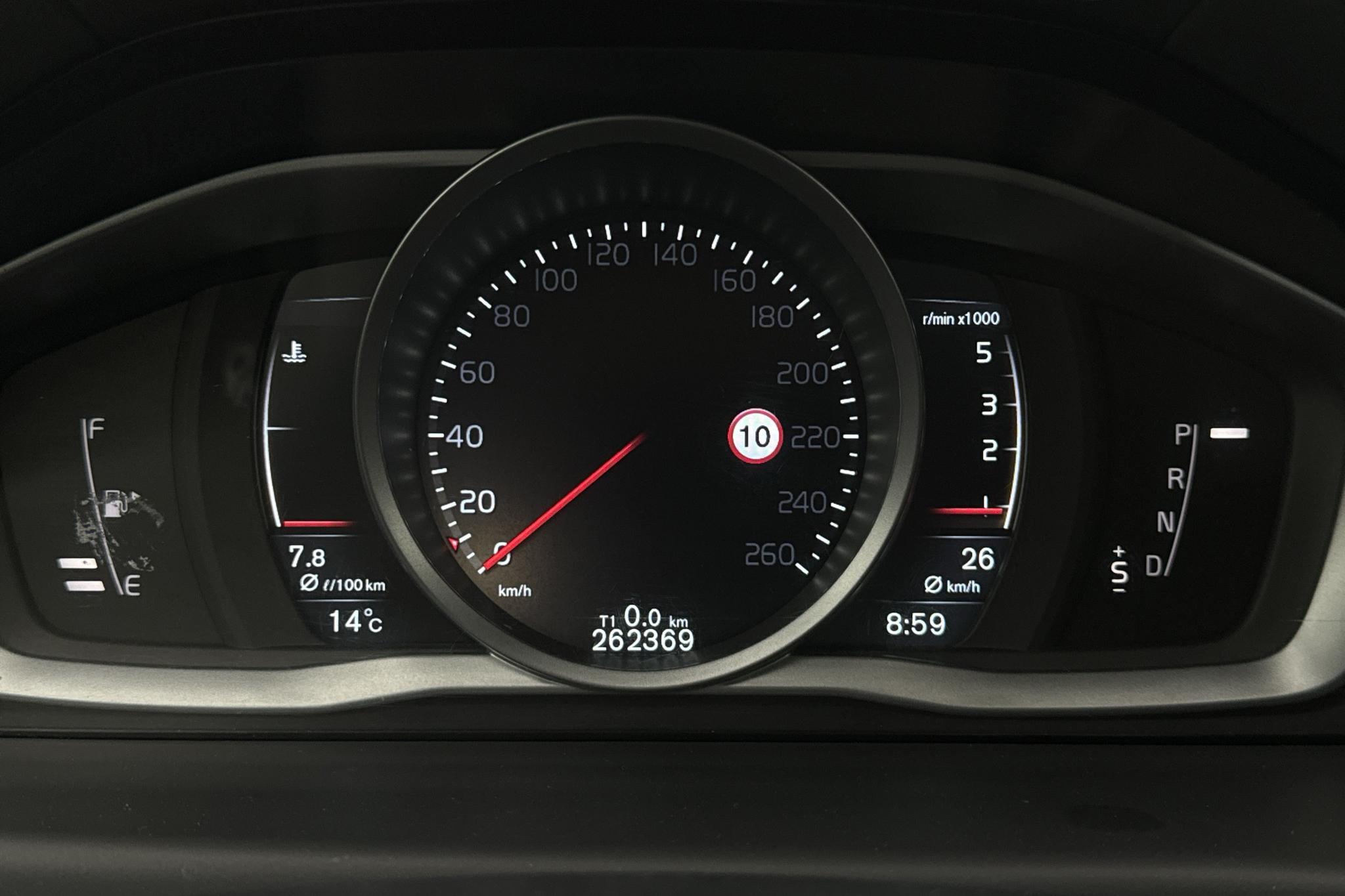 Volvo  - 262 370 km - Automatic - white - 2016