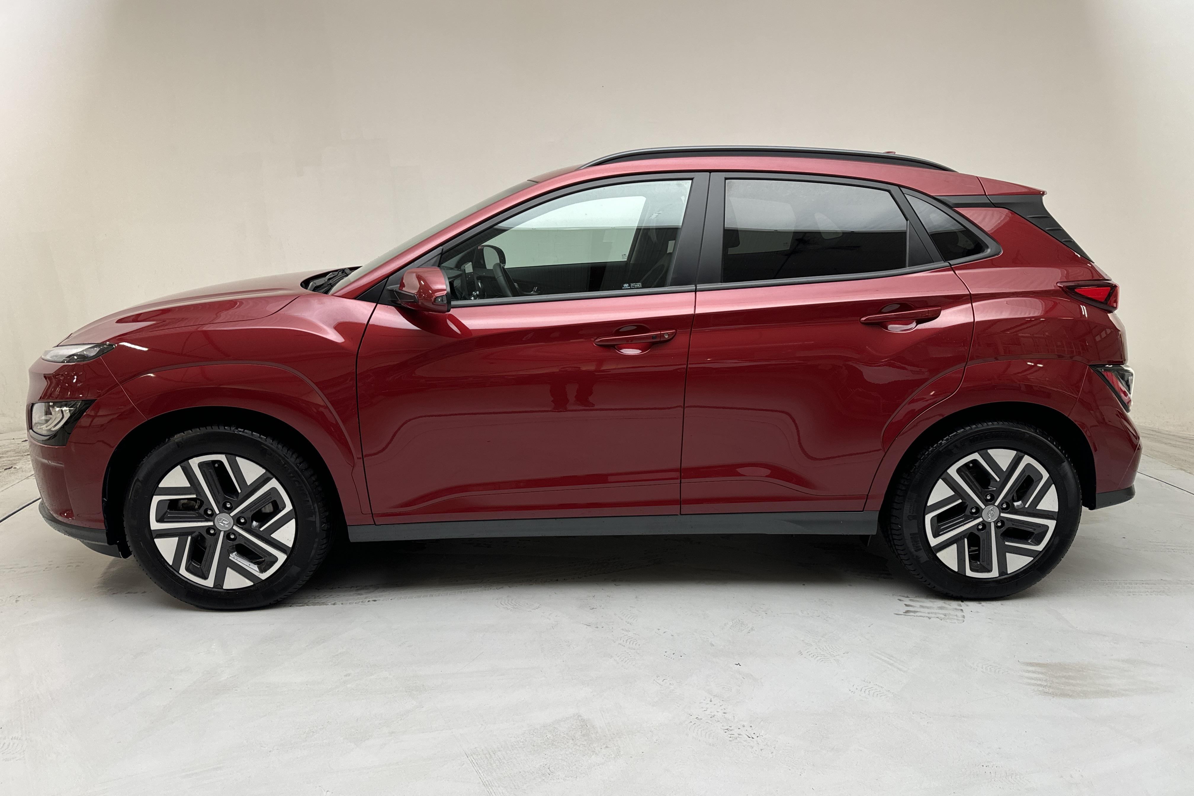 Hyundai Kona Electric Standard Range 39kWh (136hk) - 3 331 mil - Automat - röd - 2021