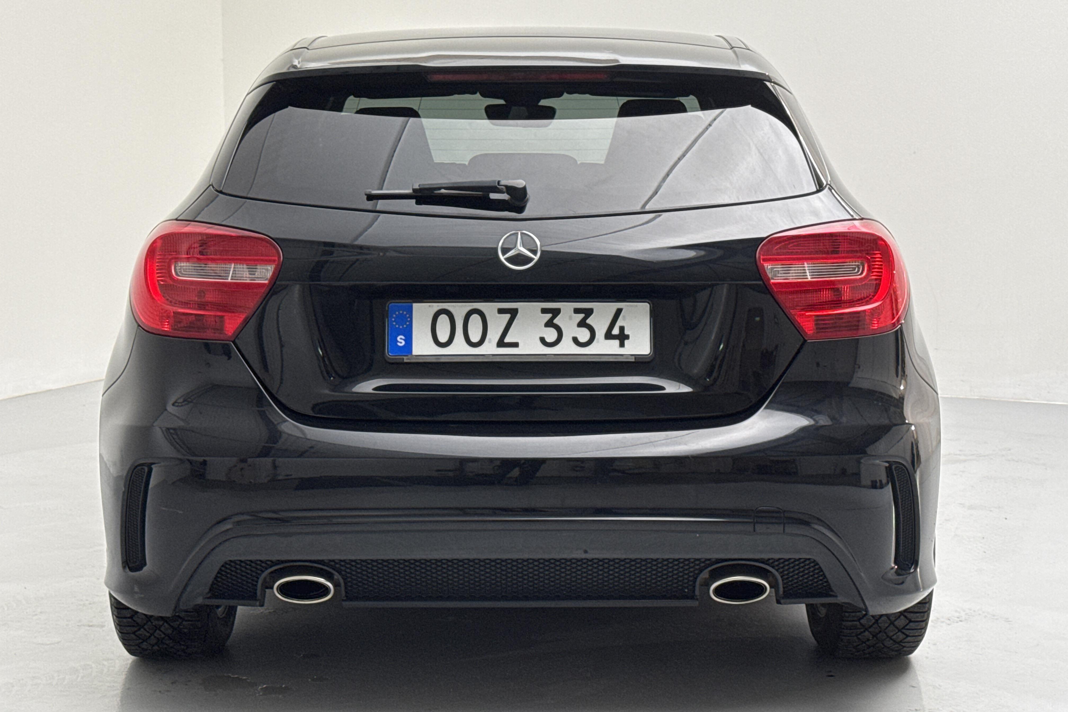 Mercedes A 180 5dr W176 (122hk) - 140 970 km - Käsitsi - must - 2014