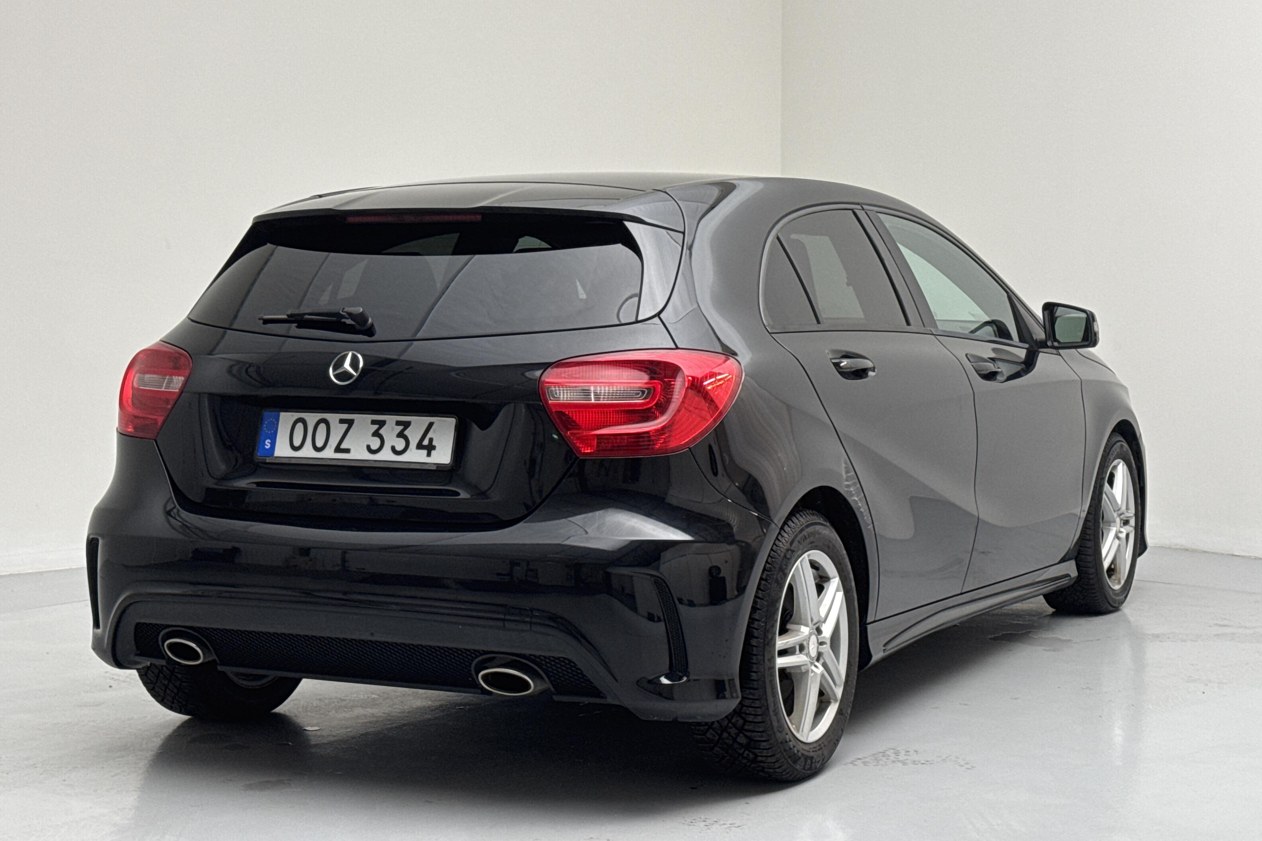 Mercedes A 180 5dr W176 (122hk) - 140 970 km - Käsitsi - must - 2014