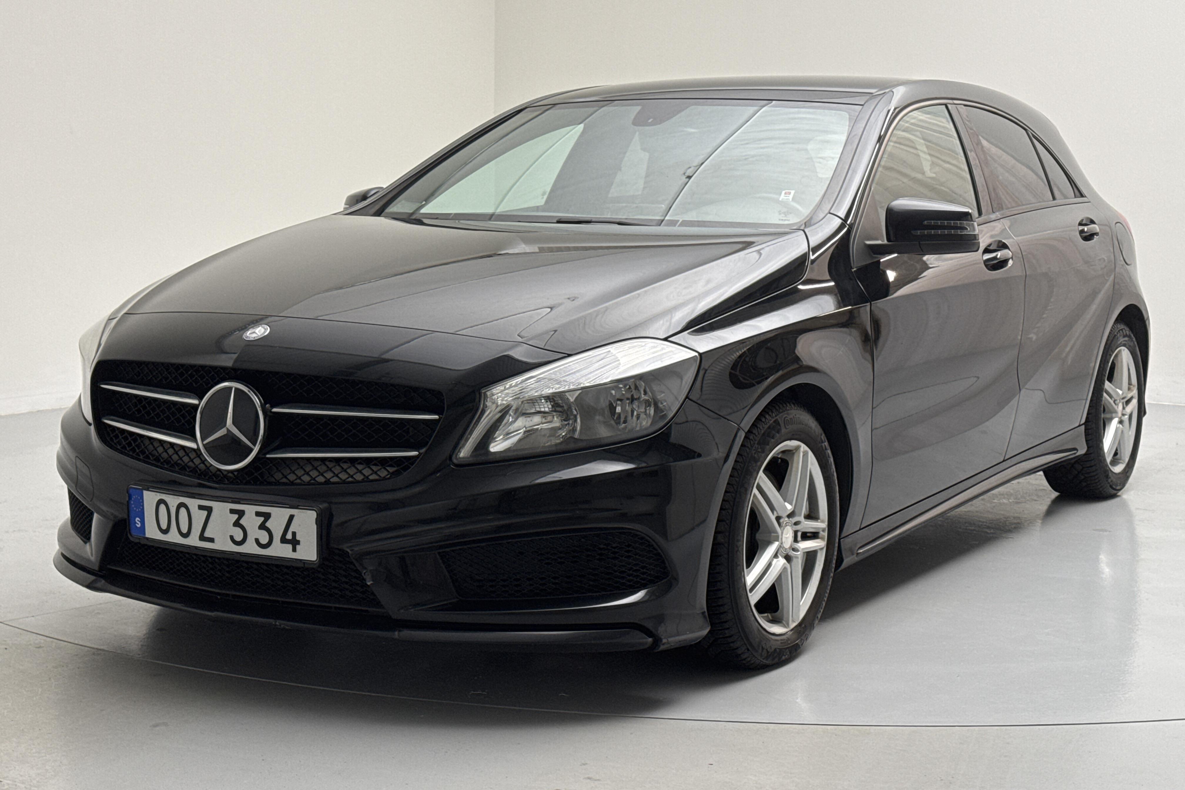 Mercedes A 180 5dr W176 (122hk) - 140 970 km - Käsitsi - must - 2014