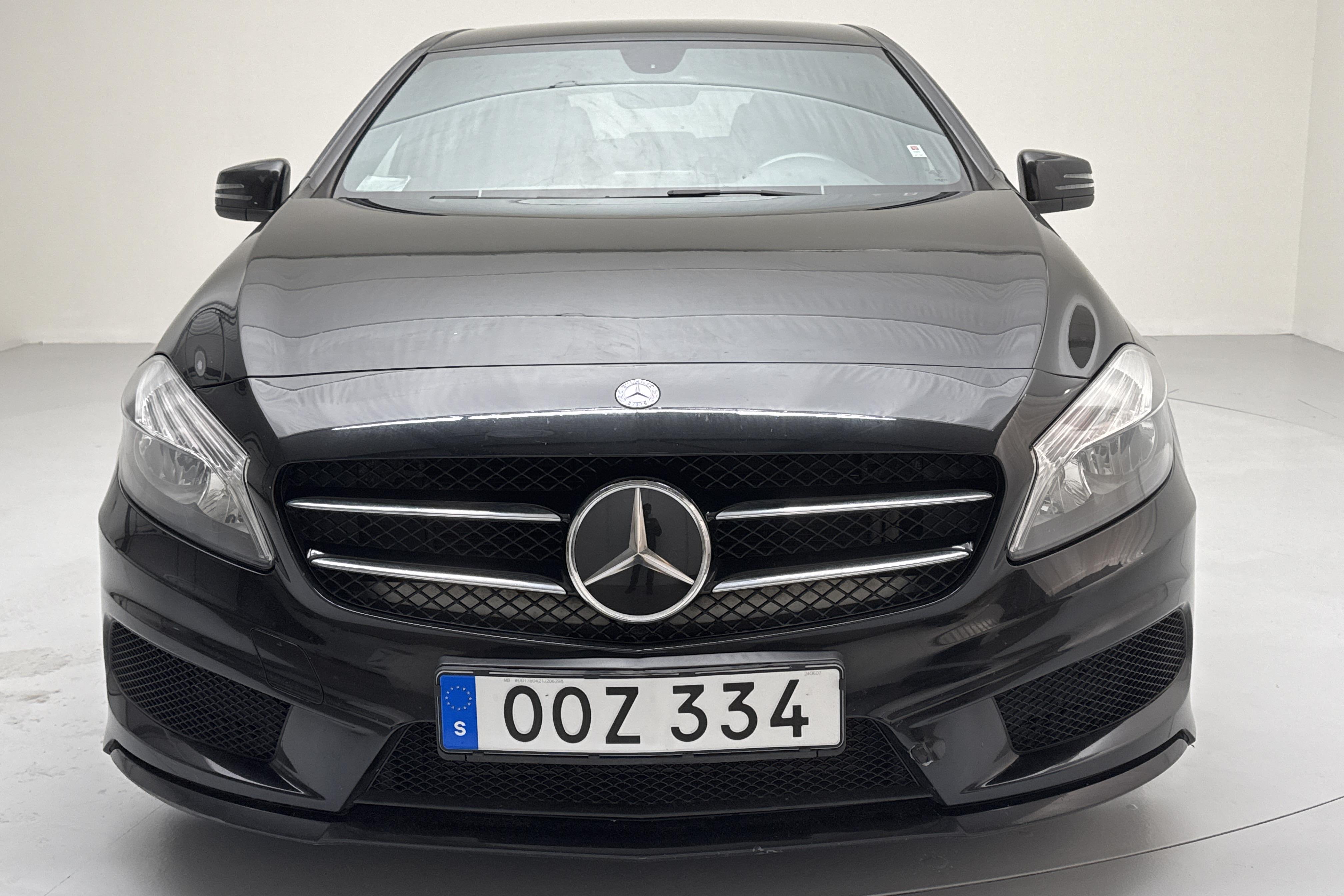 Mercedes A 180 5dr W176 (122hk) - 140 970 km - Käsitsi - must - 2014