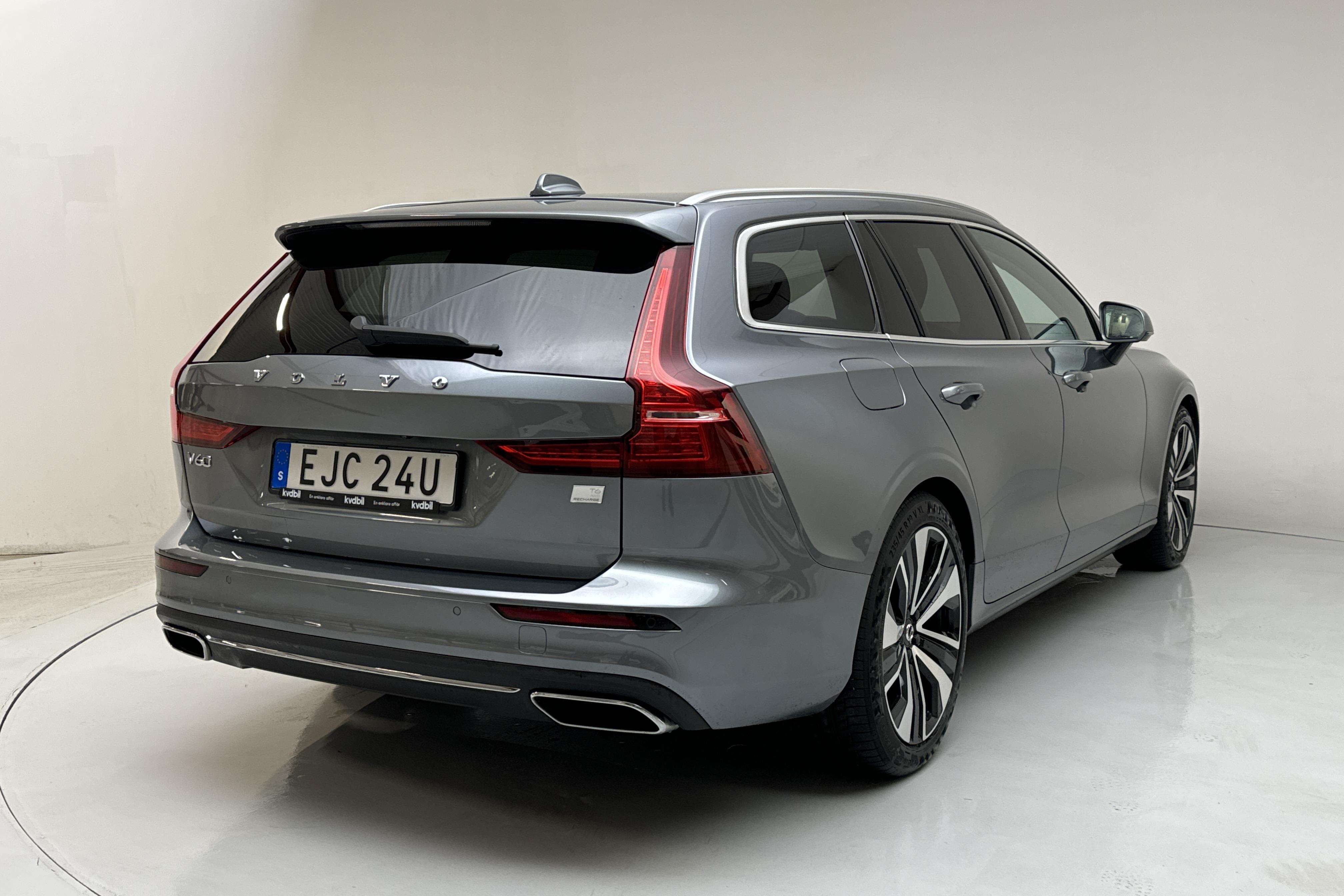 Volvo V60 T6 AWD Twin Engine (340hk) - 9 007 mil - Automat - grå - 2021