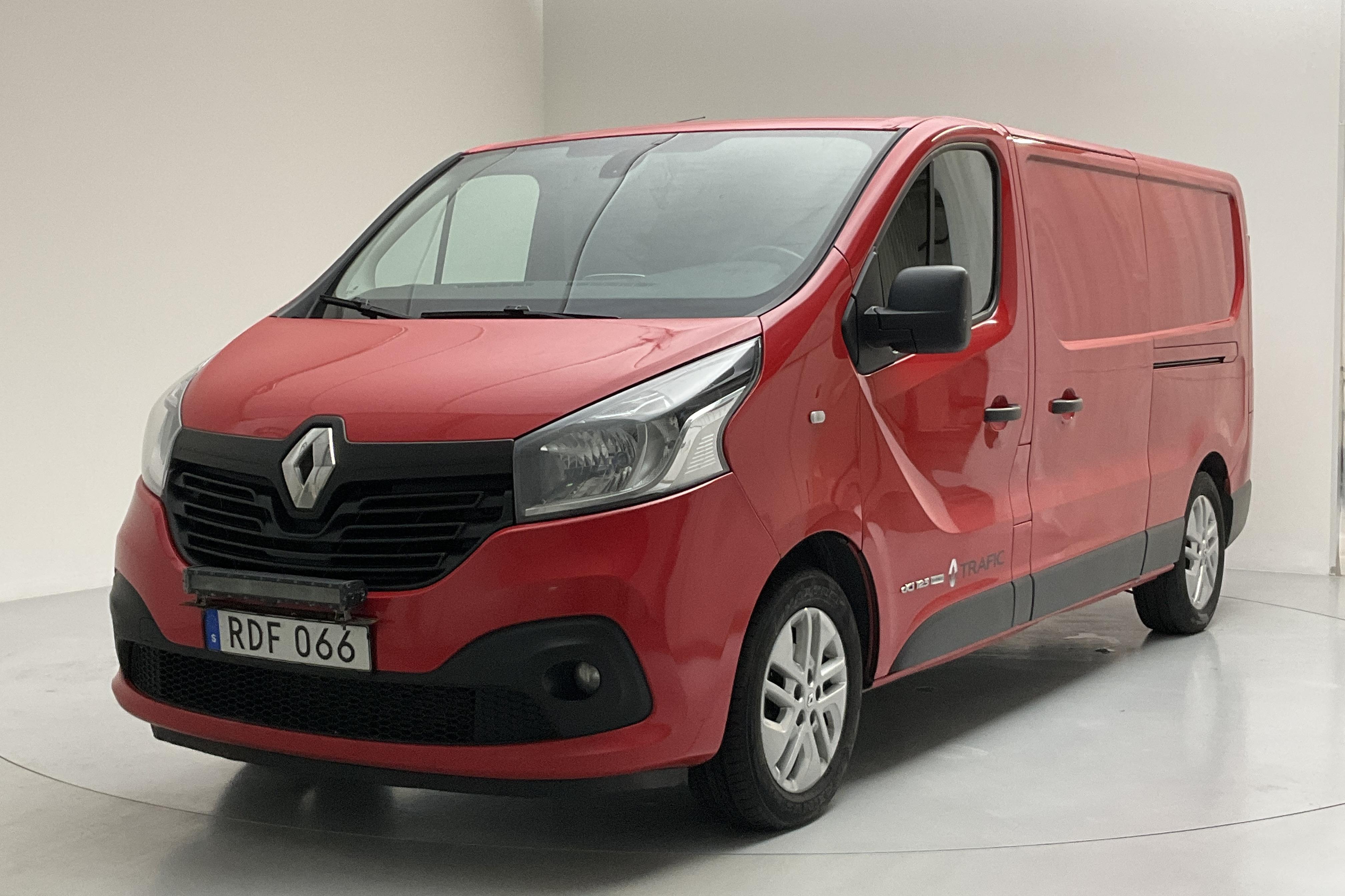 Renault Trafic 1.6 dCi Skåp (125hk) - 28 191 mil - Manuell - röd - 2017