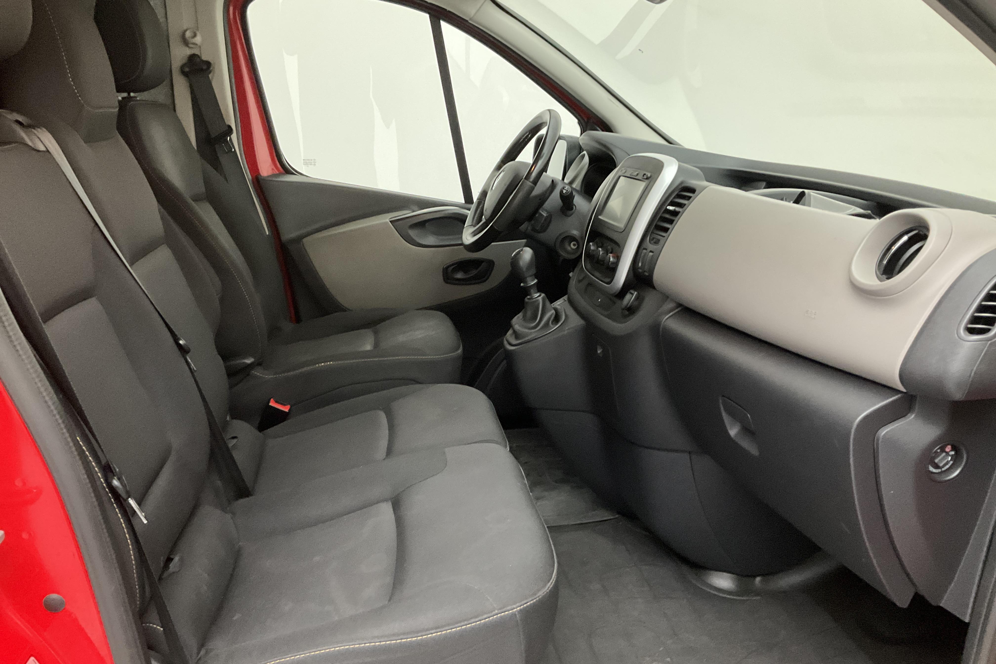 Renault Trafic 1.6 dCi Skåp (125hk) - 281 910 km - Manual - red - 2017