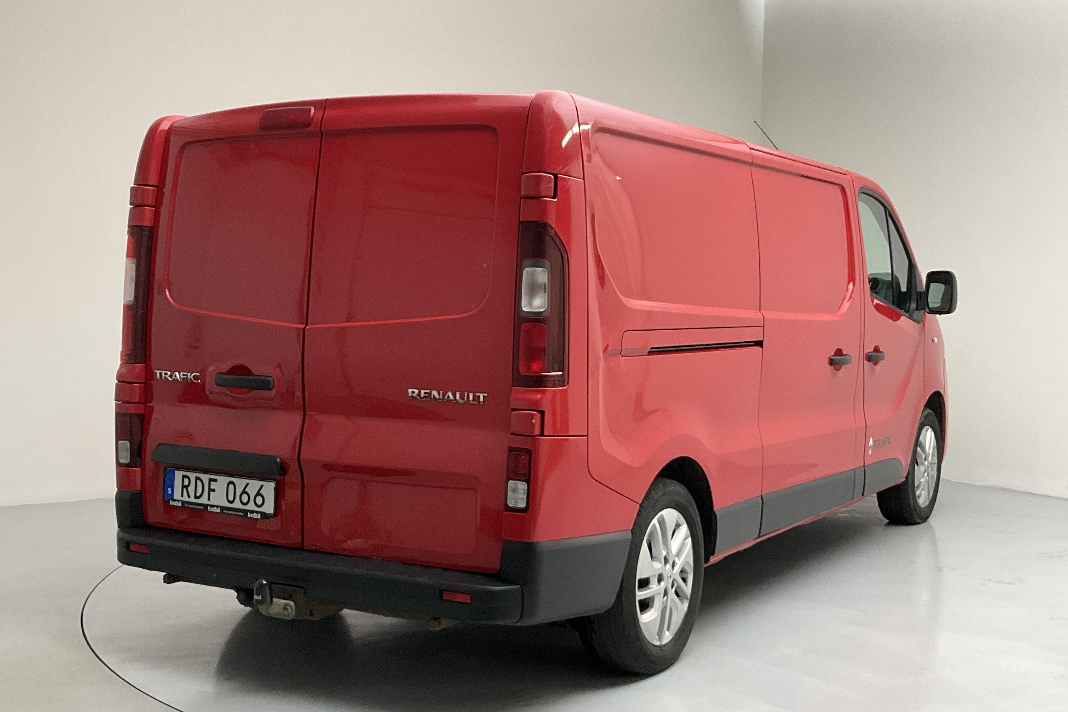 Renault Trafic 1.6 dCi Skåp (125hk) - 281 910 km - Manualna - czerwony - 2017