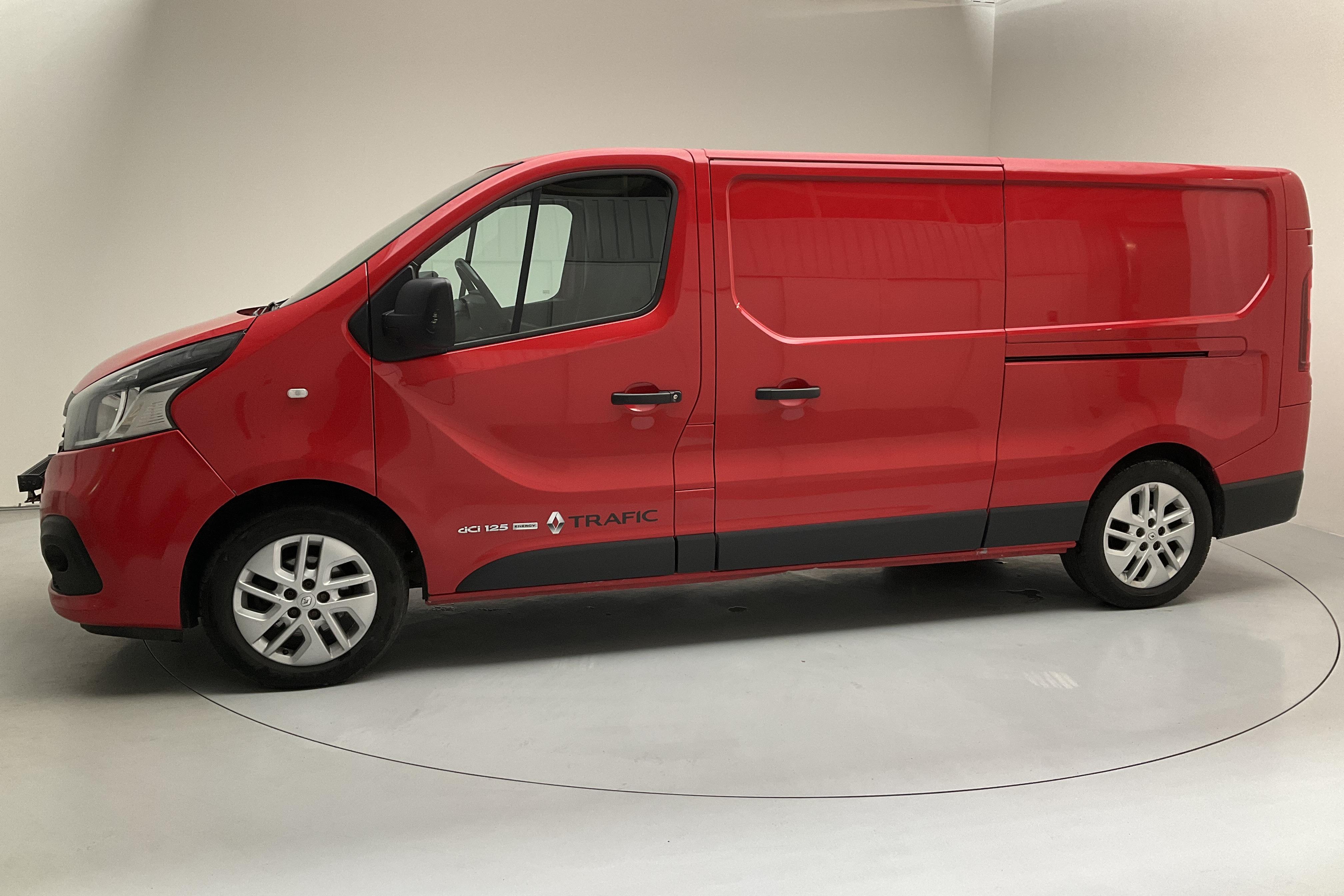 Renault Trafic 1.6 dCi Skåp (125hk) - 281 910 km - Manual - red - 2017