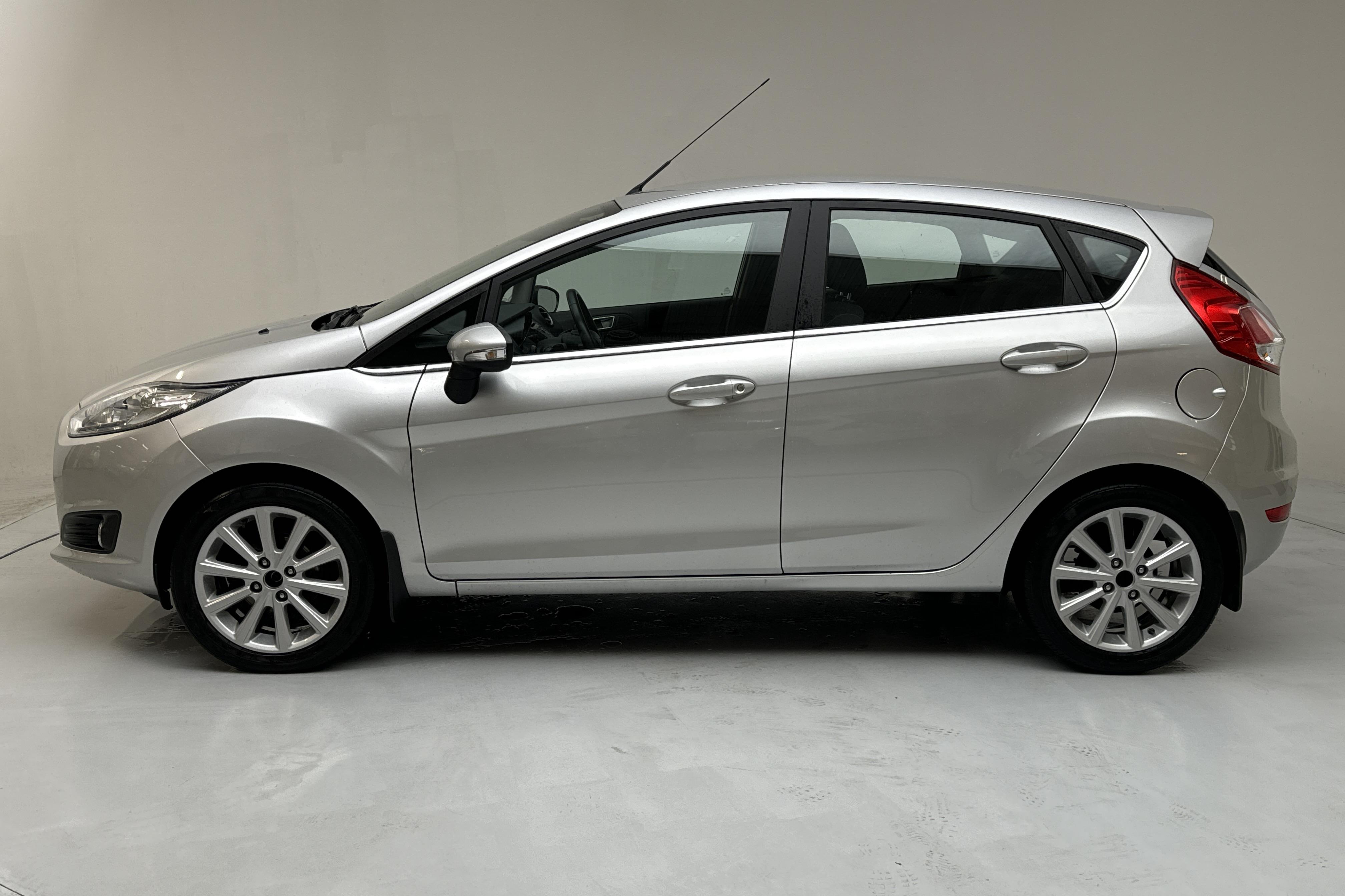 Ford Fiesta 1.0 5dr (80hk) - 70 970 km - Käsitsi - hall - 2015