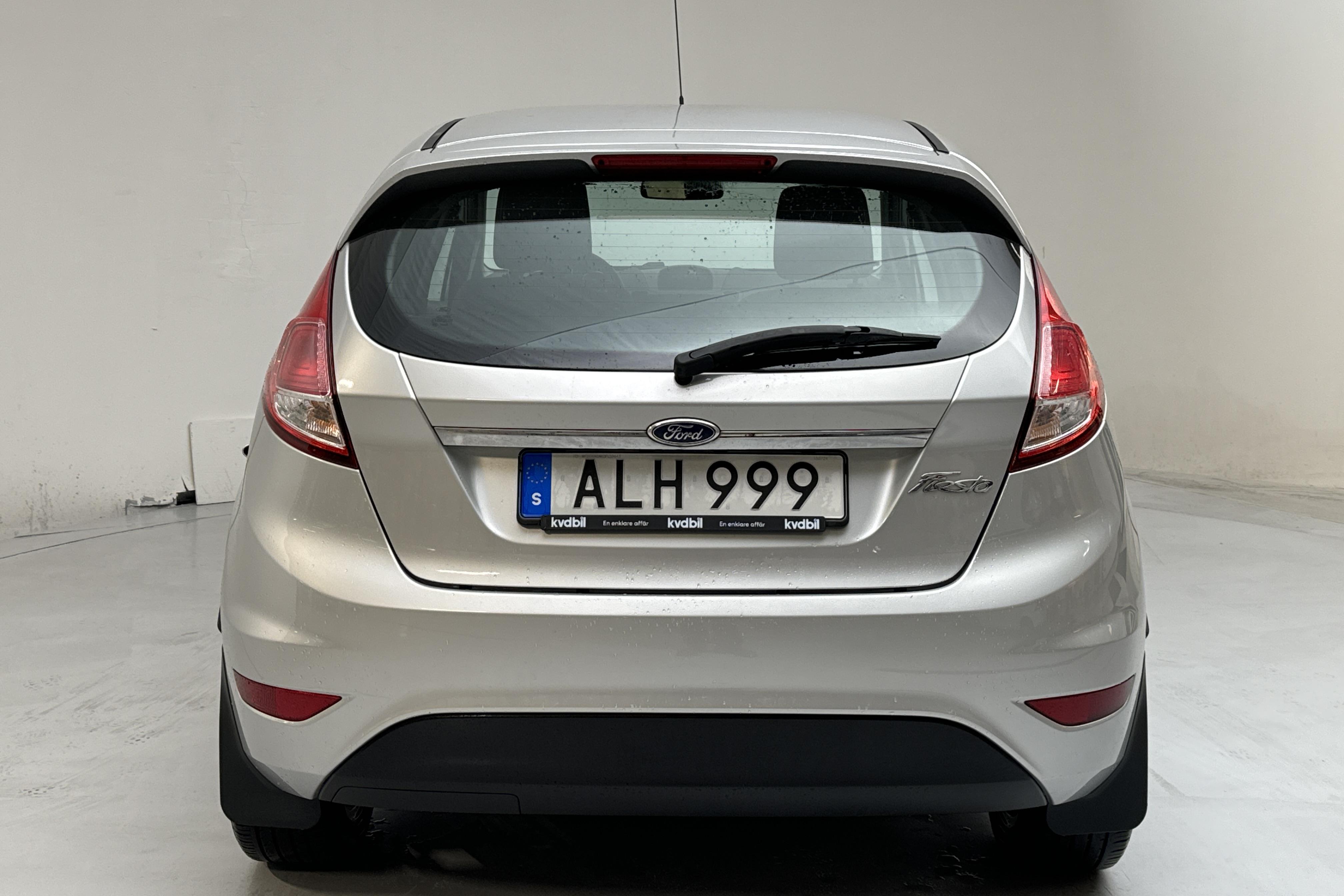 Ford Fiesta 1.0 5dr (80hk) - 70 970 km - Manualna - szary - 2015