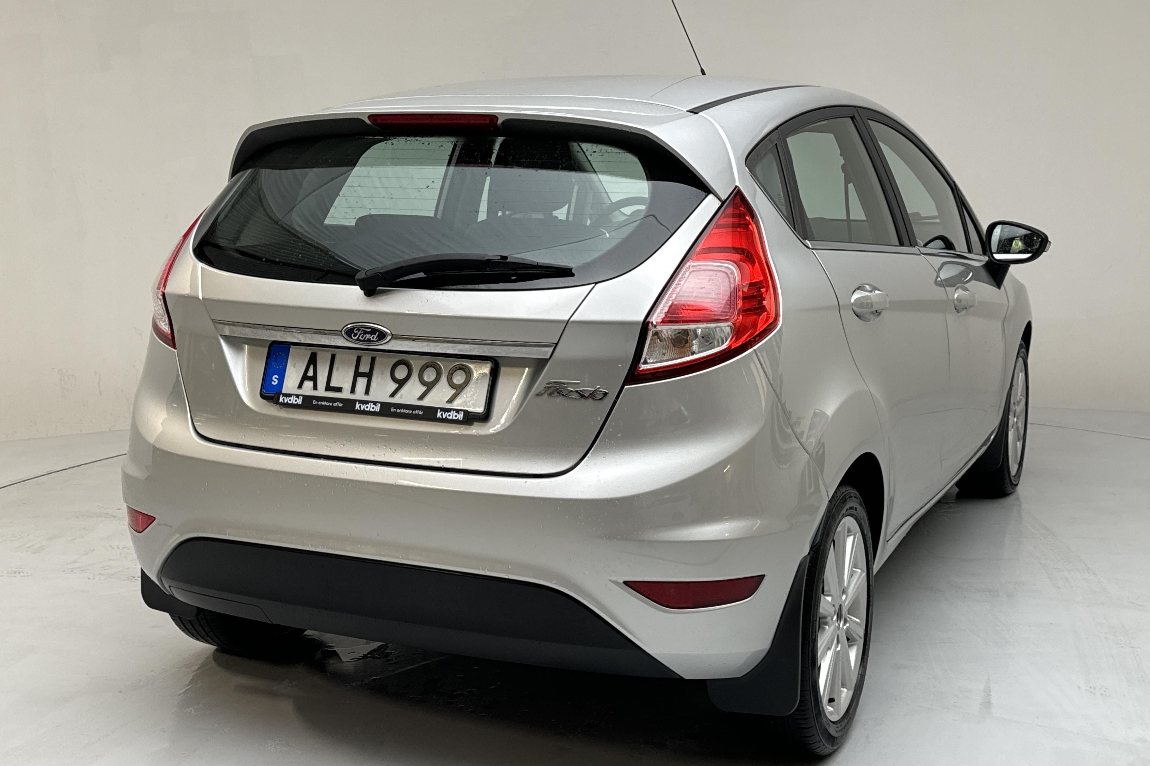 Ford Fiesta 1.0 5dr (80hk) - 70 970 km - Manual - gray - 2015