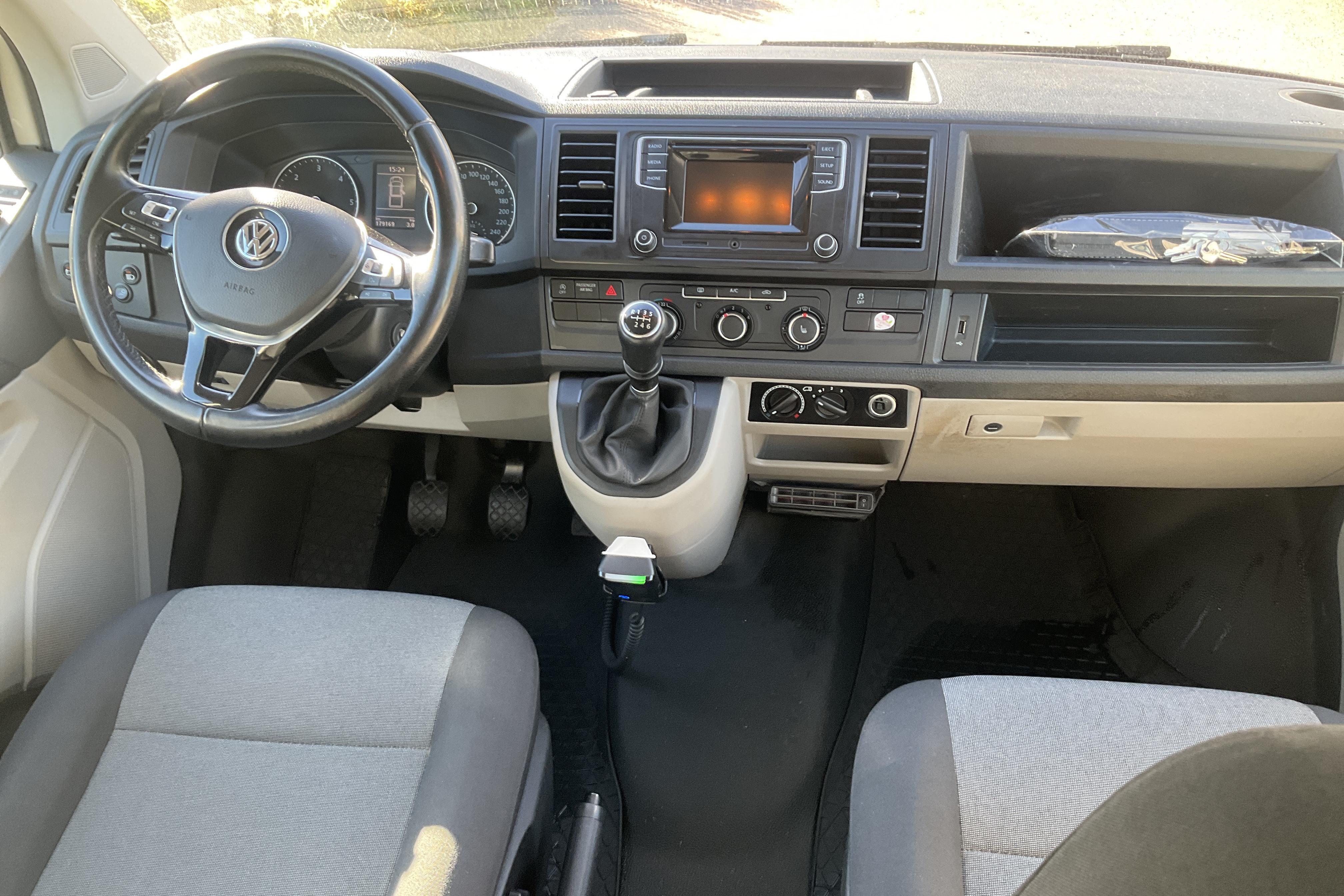 VW Transporter T6 2.0 TDI BMT 4MOTION (150hk) - 179 170 km - Manuaalinen - valkoinen - 2018