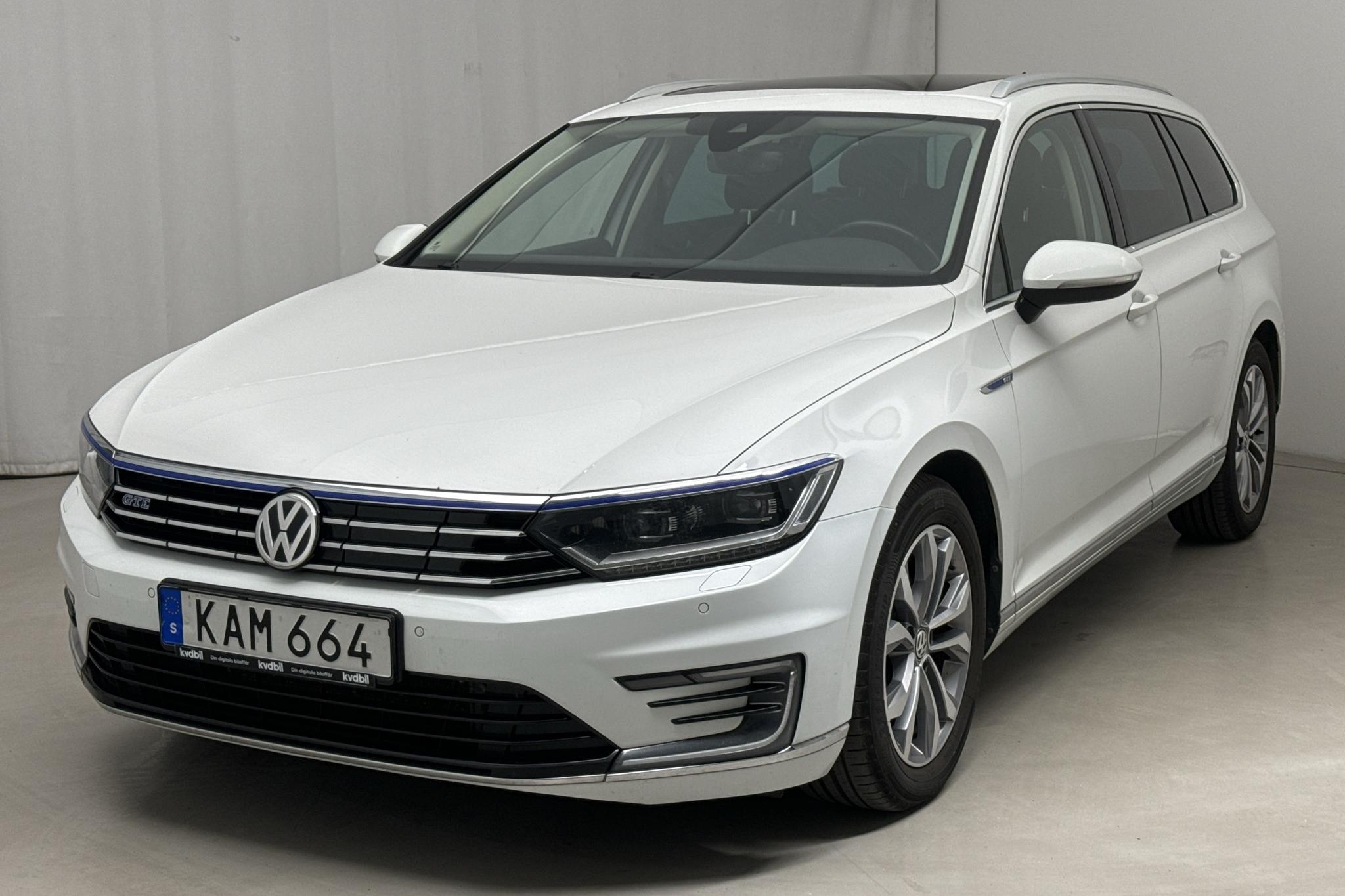 VW Passat 1.4 Plug-in-Hybrid Sportscombi (218hk) - 126 060 km - Automaattinen - valkoinen - 2017