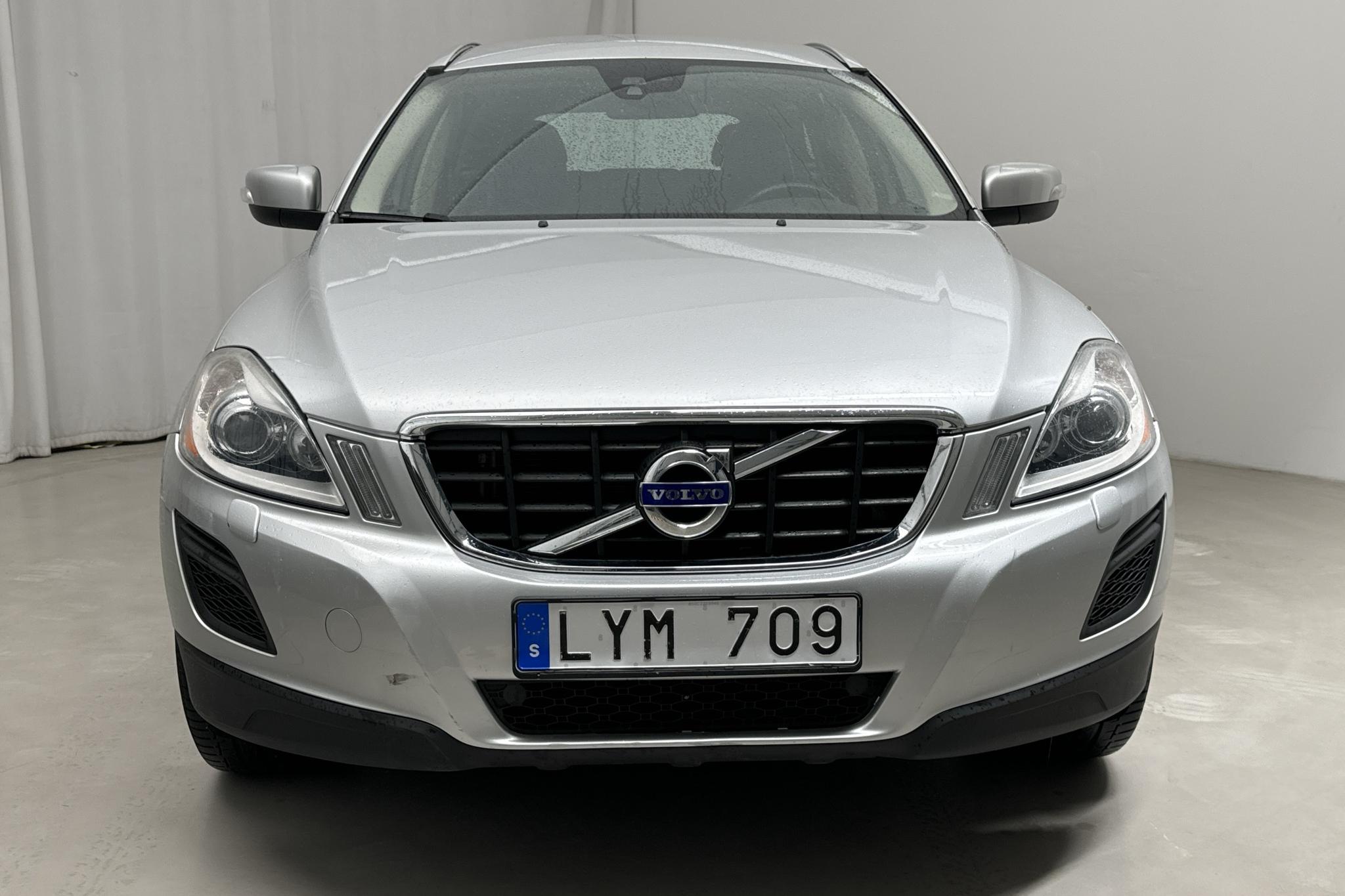 Volvo XC60 D3 2WD (163hk) - 113 520 km - Automaattinen - Light Grey - 2012