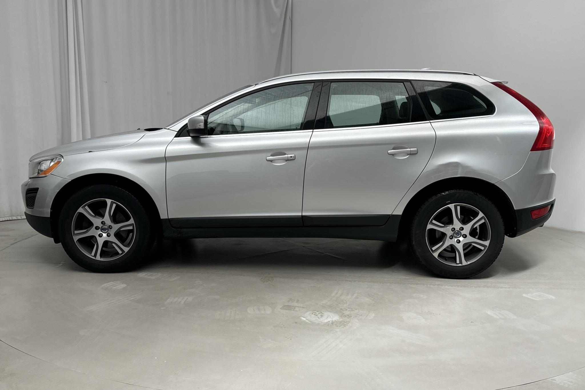 Volvo XC60 D3 2WD (163hk) - 113 520 km - Automatic - Light Grey - 2012