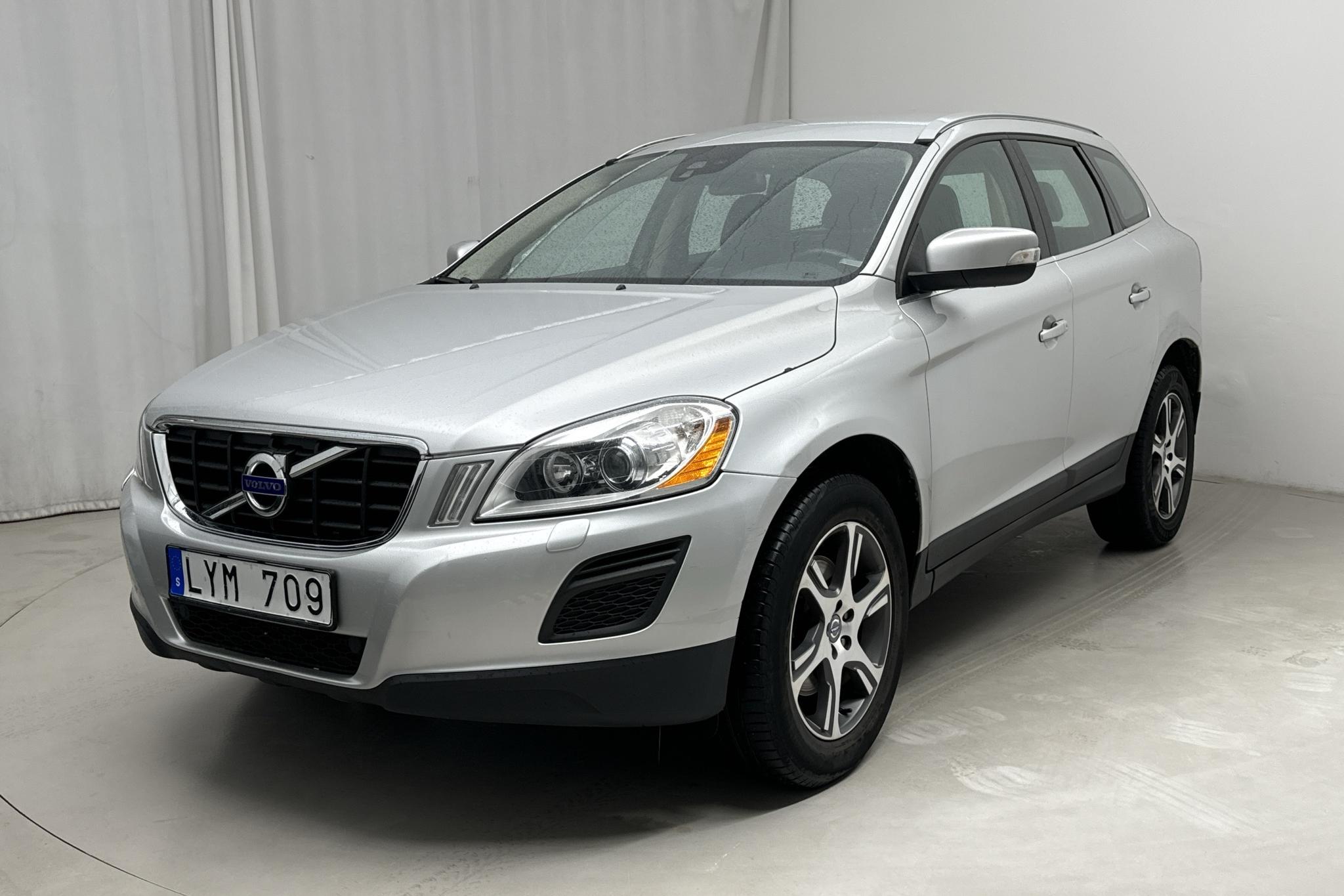 Volvo XC60 D3 2WD (163hk) - 11 352 mil - Automat - Light Grey - 2012