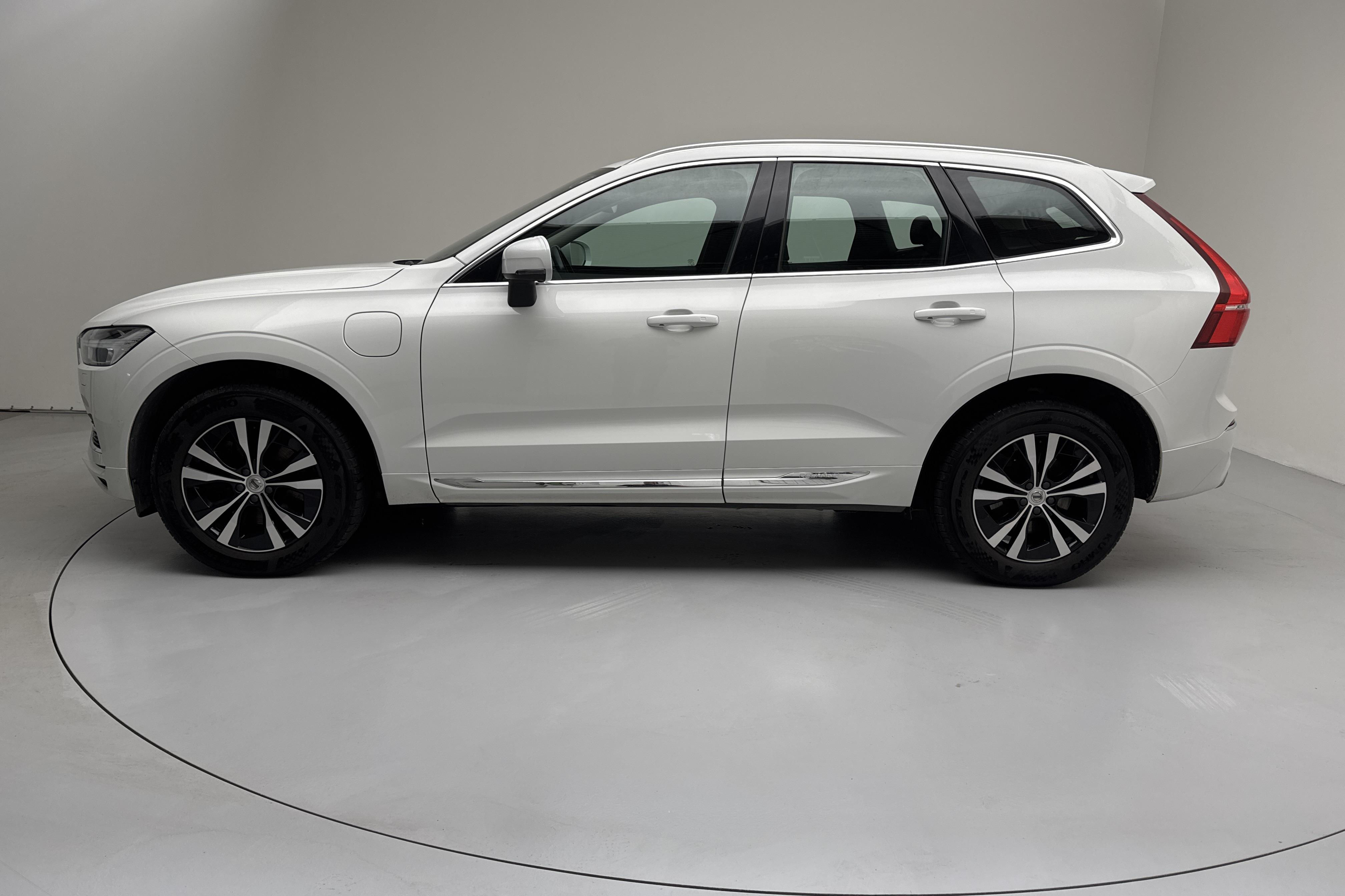 Volvo XC60 T6 AWD Recharge (340hk) - 99 580 km - Automatyczna - biały - 2021