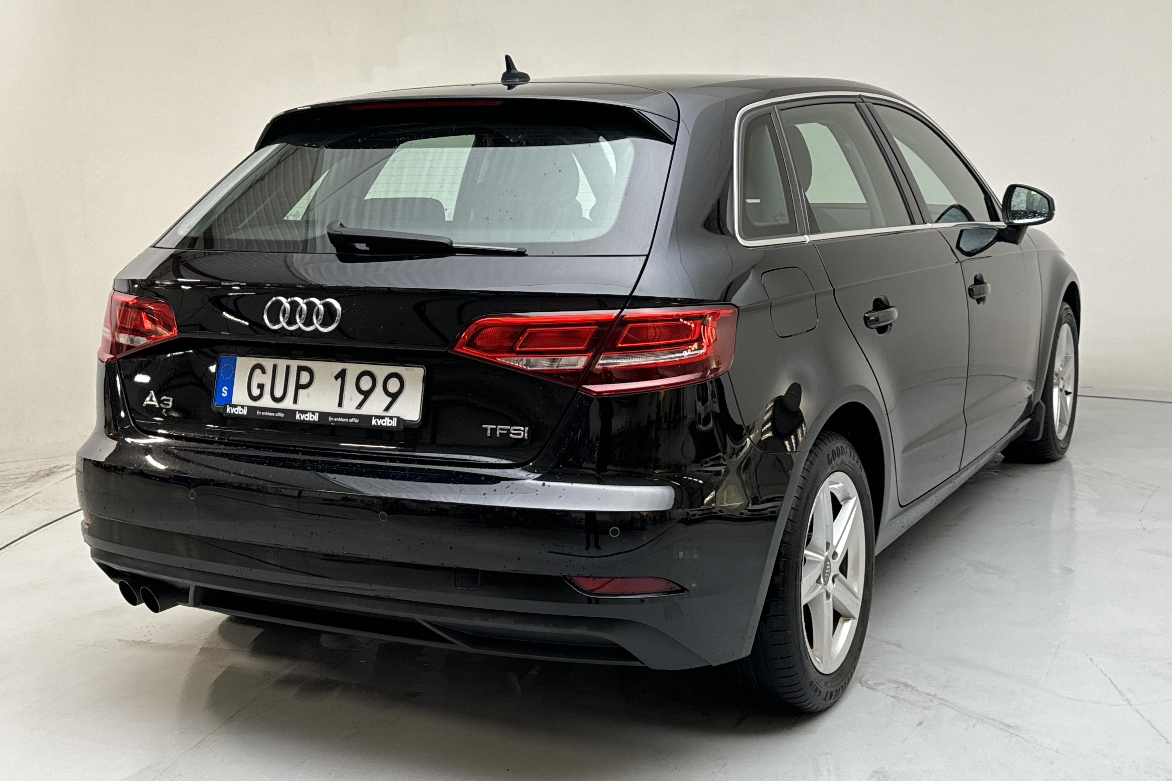 Audi A3 1.5 TFSI Sportback (150hk) - 10 023 mil - Automat - svart - 2018