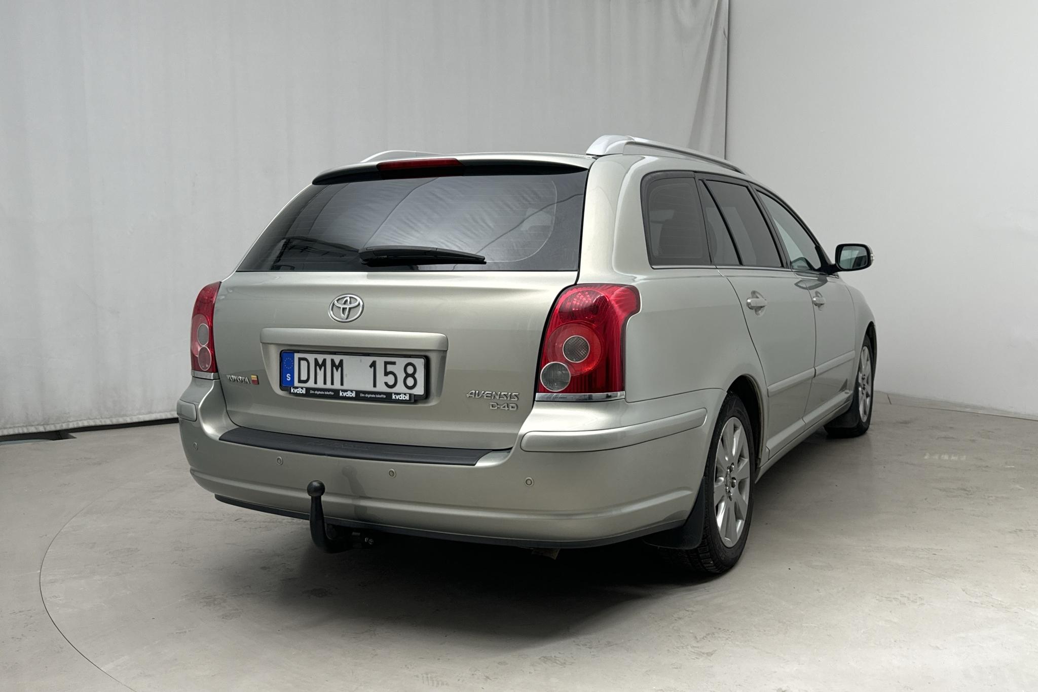 Toyota Avensis 2.0 D4D Kombi (126hk) - 245 060 km - Manualna - Light Green - 2008