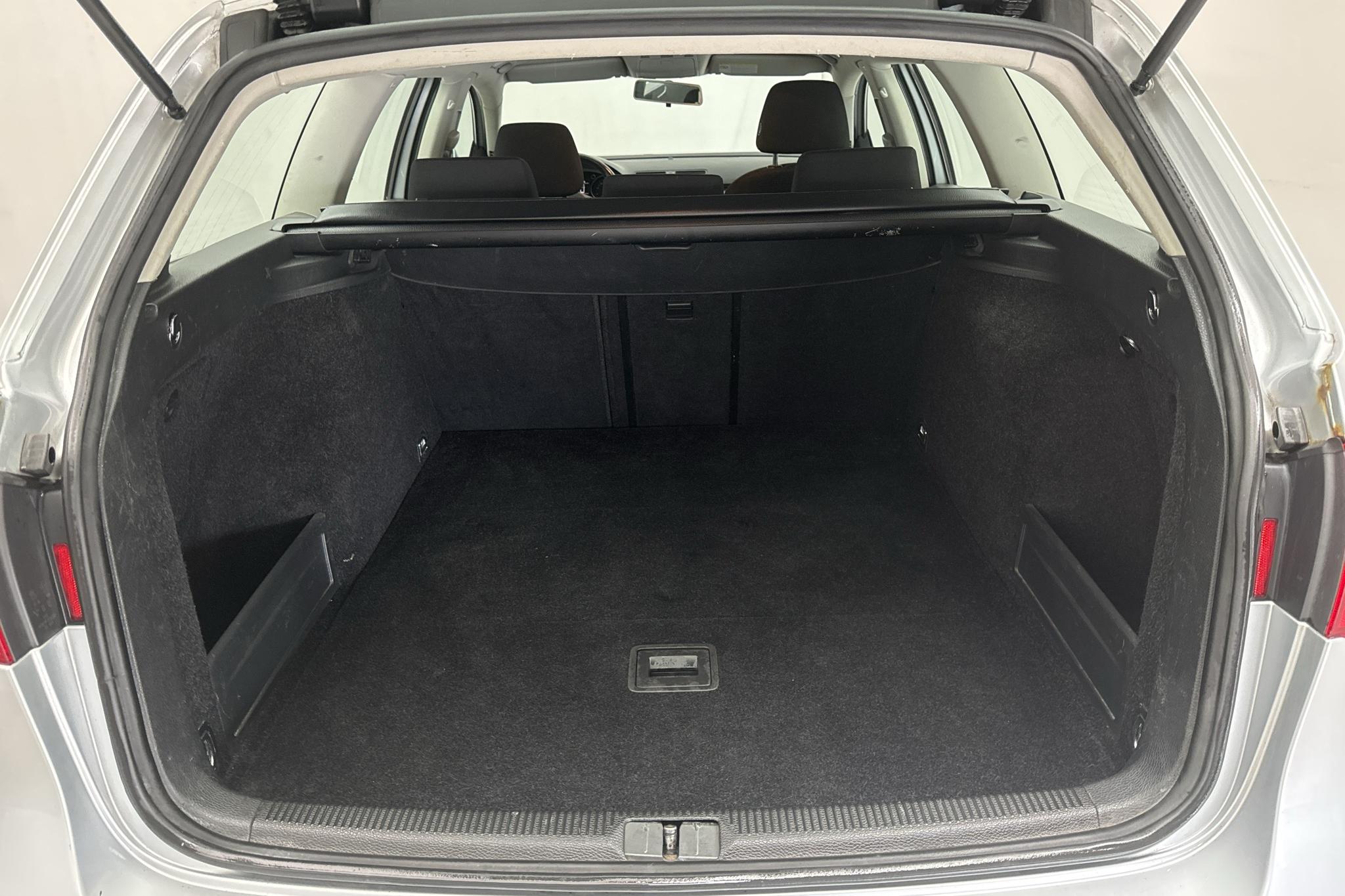 VW Passat 1.6 TDI BlueMotion Variant (105hk) - 205 250 km - Käsitsi - hõbe - 2010