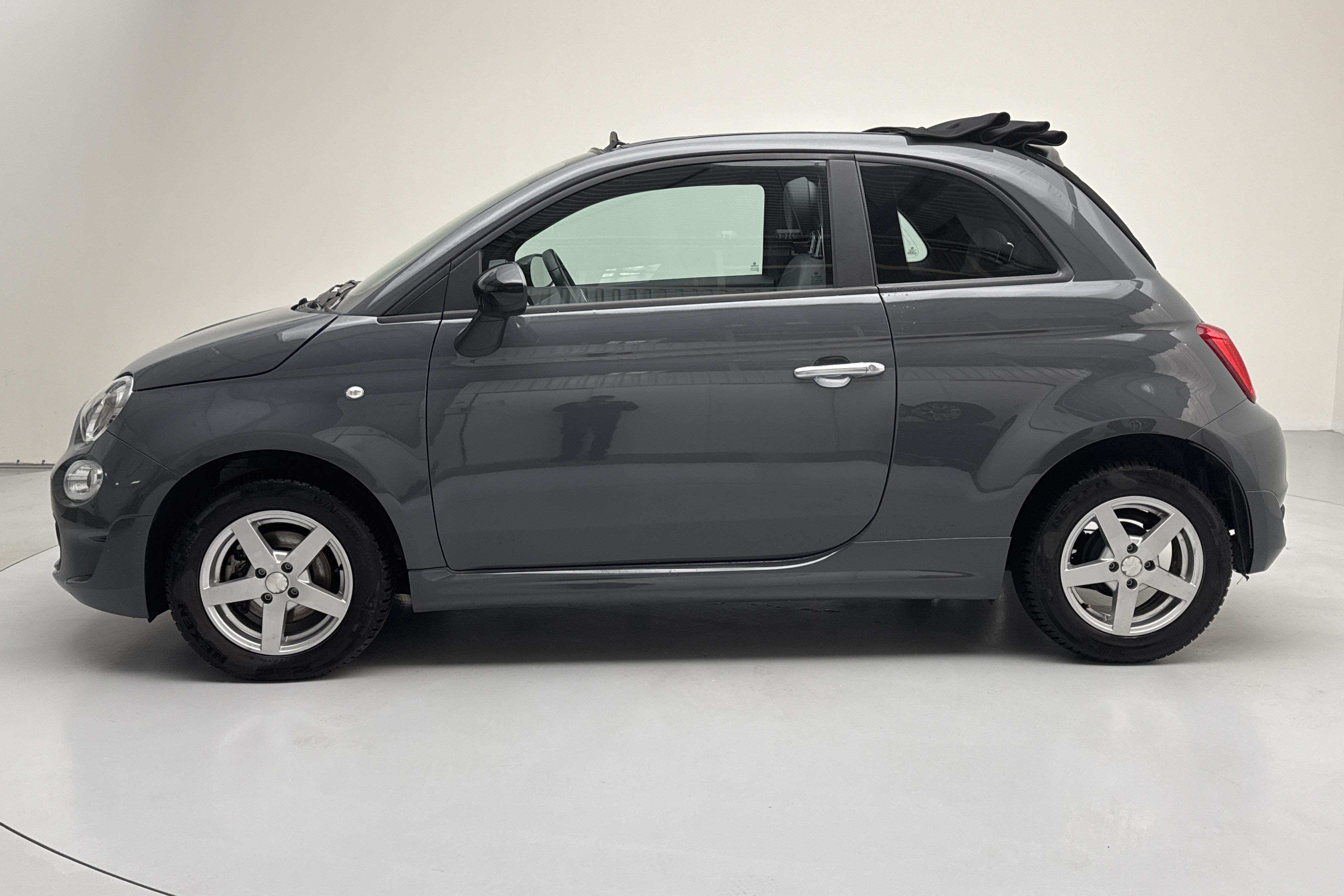 Fiat 500 Hybrid Cab (70hk) - 1 553 mil - Manuell - grå - 2021