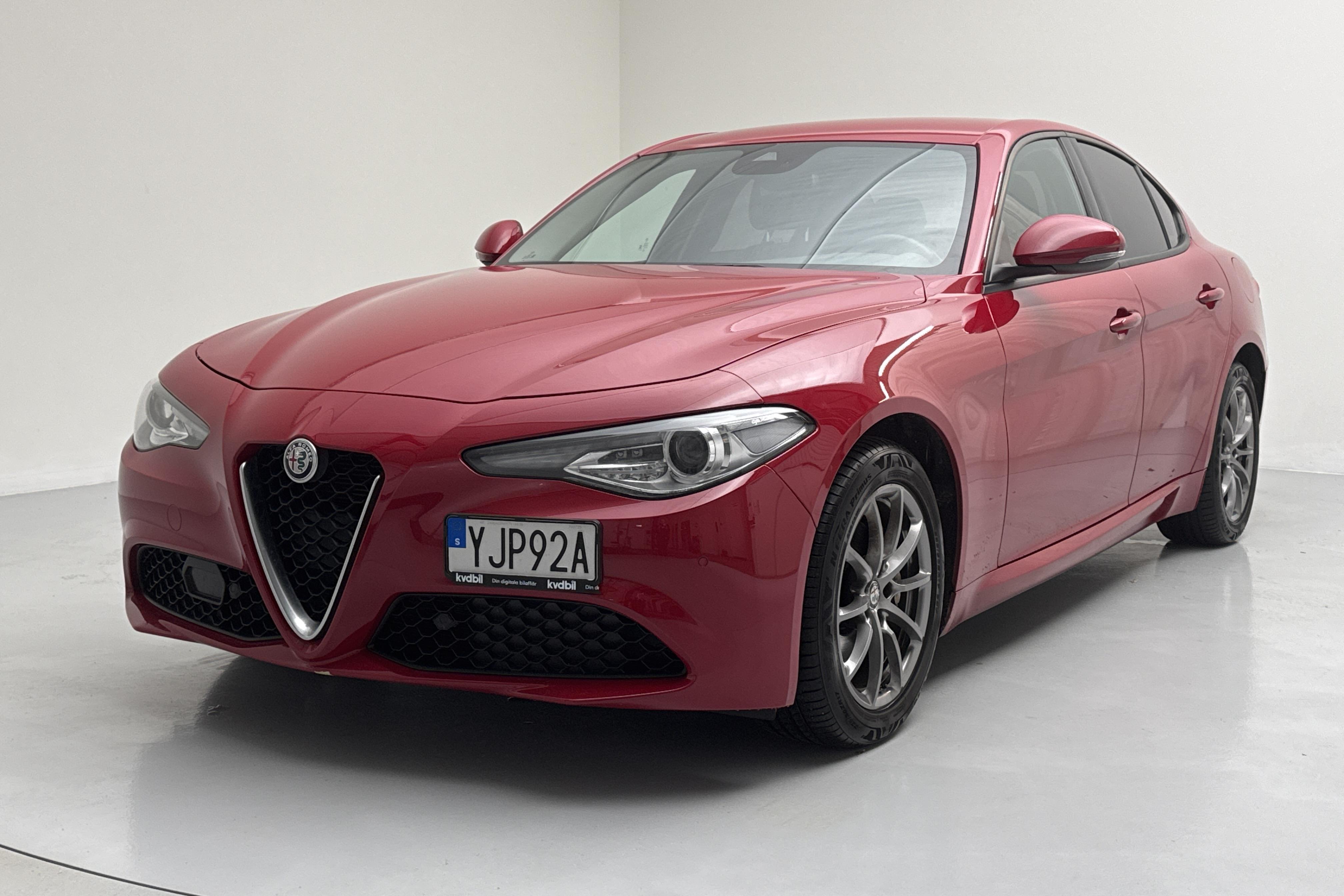 Alfa Romeo Giulia 2.0 (200hk) - 105 570 km - Automatyczna - Dark Red - 2019